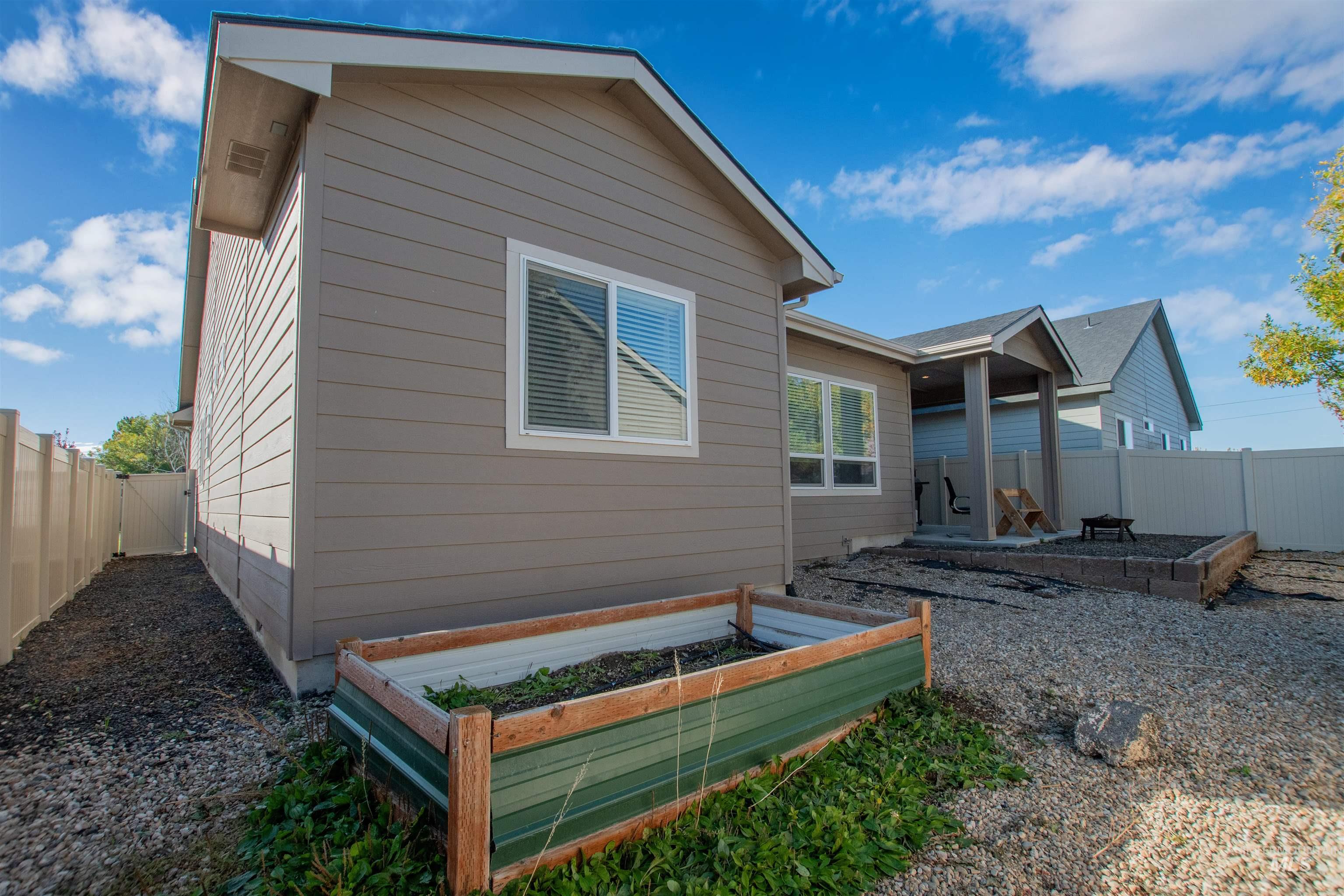 5010 S Lava Springs Loop, Nampa, Idaho 83686, 3 Bedrooms, 2 Bathrooms, Residential For Sale, Price $415,000, 98965046