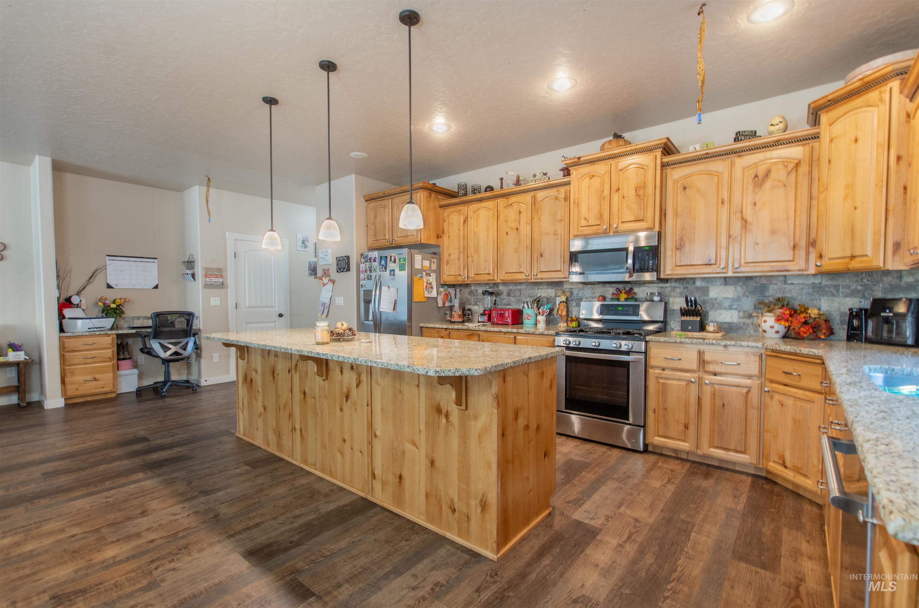 5010 S Lava Springs Loop, Nampa, Idaho 83686, 3 Bedrooms, 2 Bathrooms, Residential For Sale, Price $415,000, 98965046