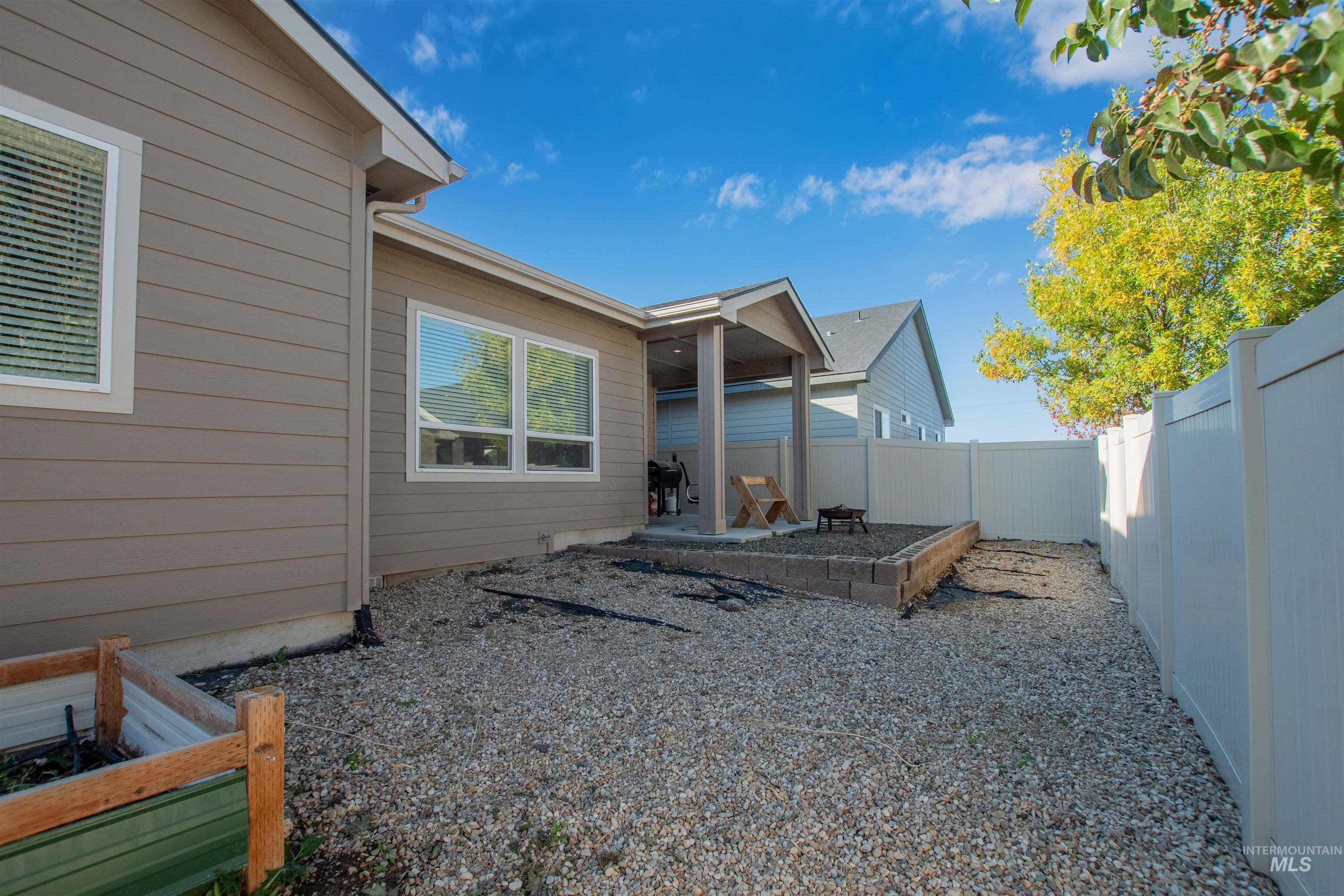 5010 S Lava Springs Loop, Nampa, Idaho 83686, 3 Bedrooms, 2 Bathrooms, Residential For Sale, Price $415,000, 98965046