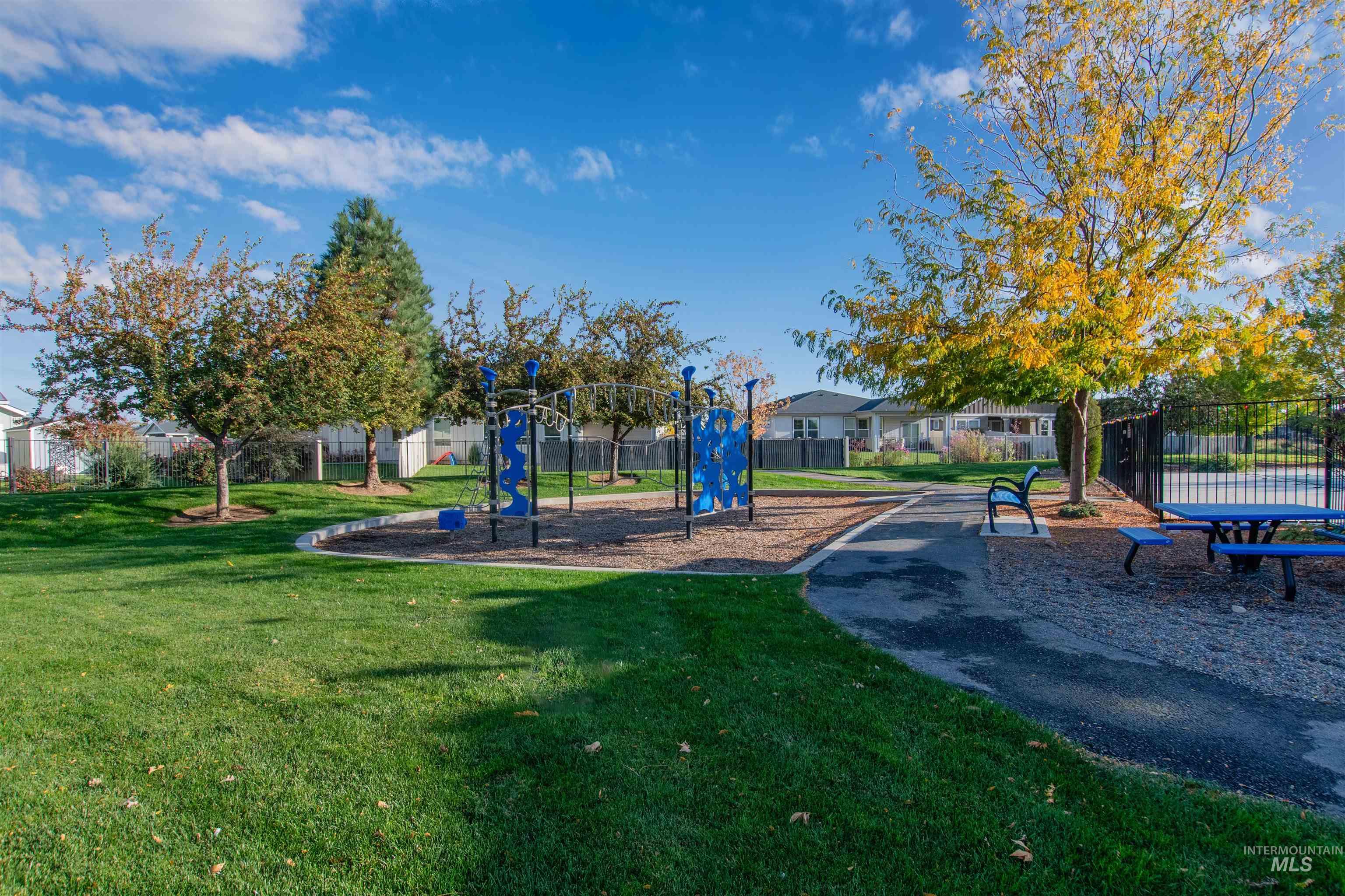 5010 S Lava Springs Loop, Nampa, Idaho 83686, 3 Bedrooms, 2 Bathrooms, Residential For Sale, Price $415,000, 98965046