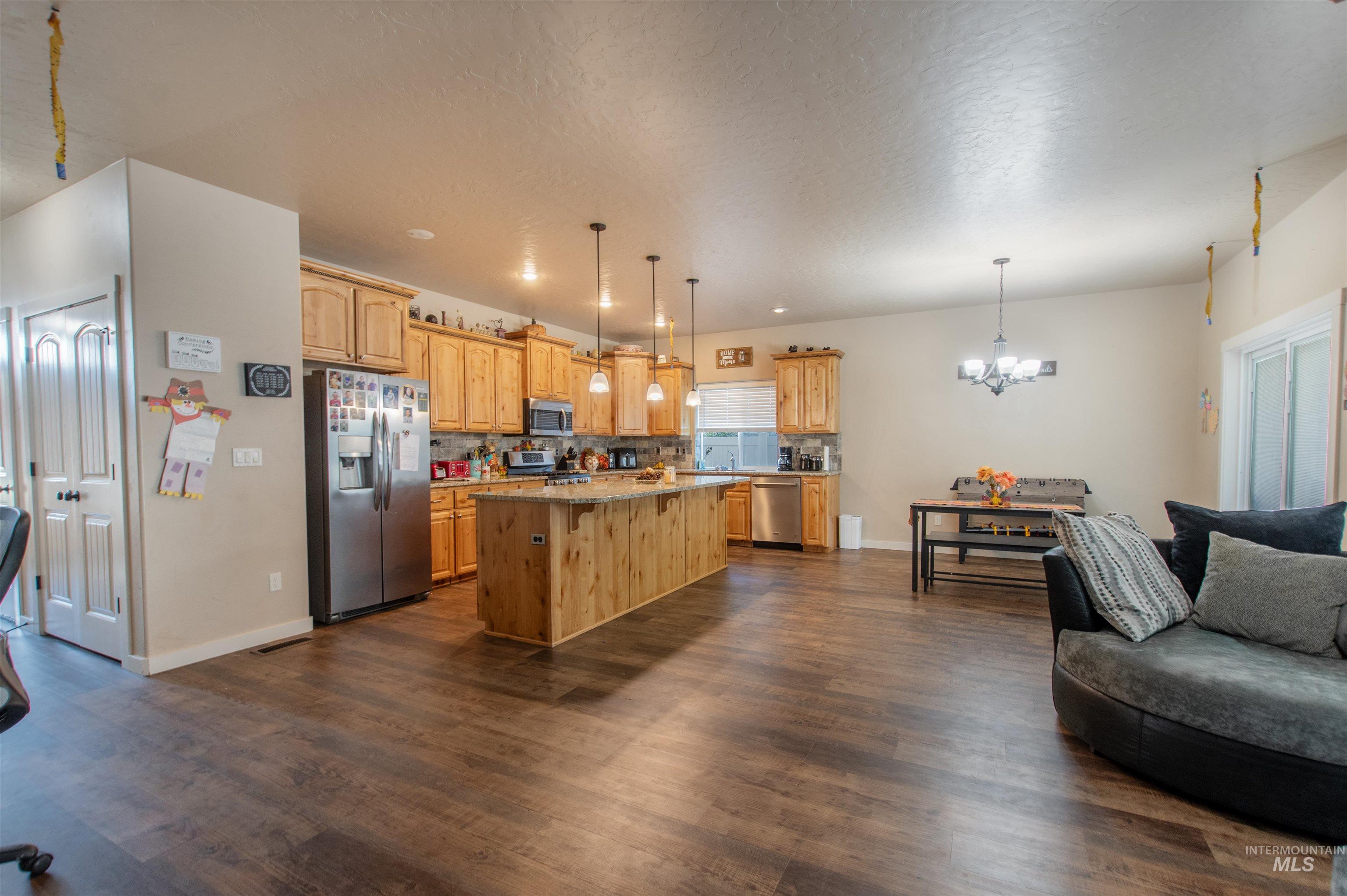 5010 S Lava Springs Loop, Nampa, Idaho 83686, 3 Bedrooms, 2 Bathrooms, Residential For Sale, Price $415,000, 98965046