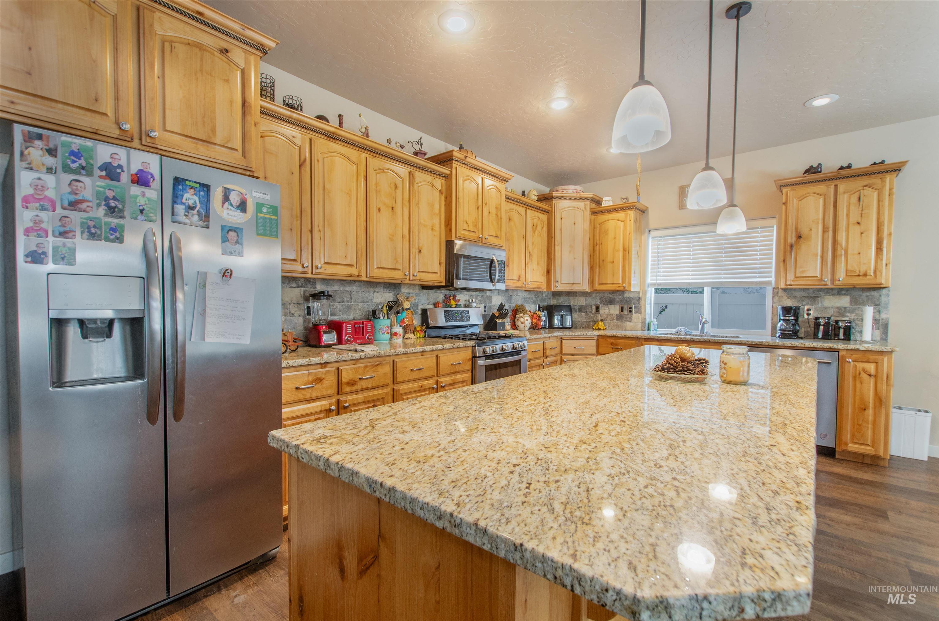 5010 S Lava Springs Loop, Nampa, Idaho 83686, 3 Bedrooms, 2 Bathrooms, Residential For Sale, Price $415,000, 98965046