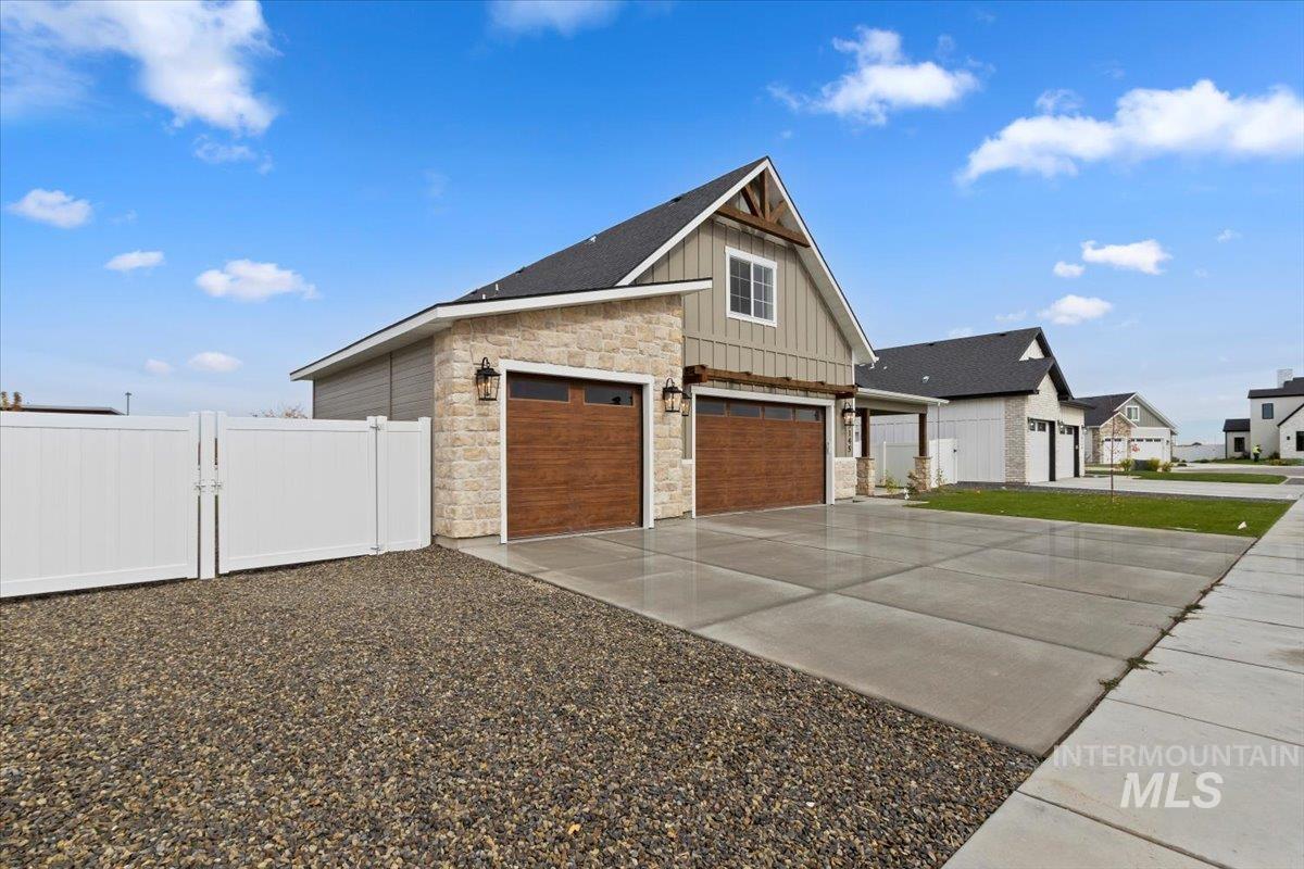 3145 Moonrise Rd, Twin Falls, Idaho 83301-8450, 4 Bedrooms, 3 Bathrooms, Residential For Sale, Price $634,900,MLS 98965054
