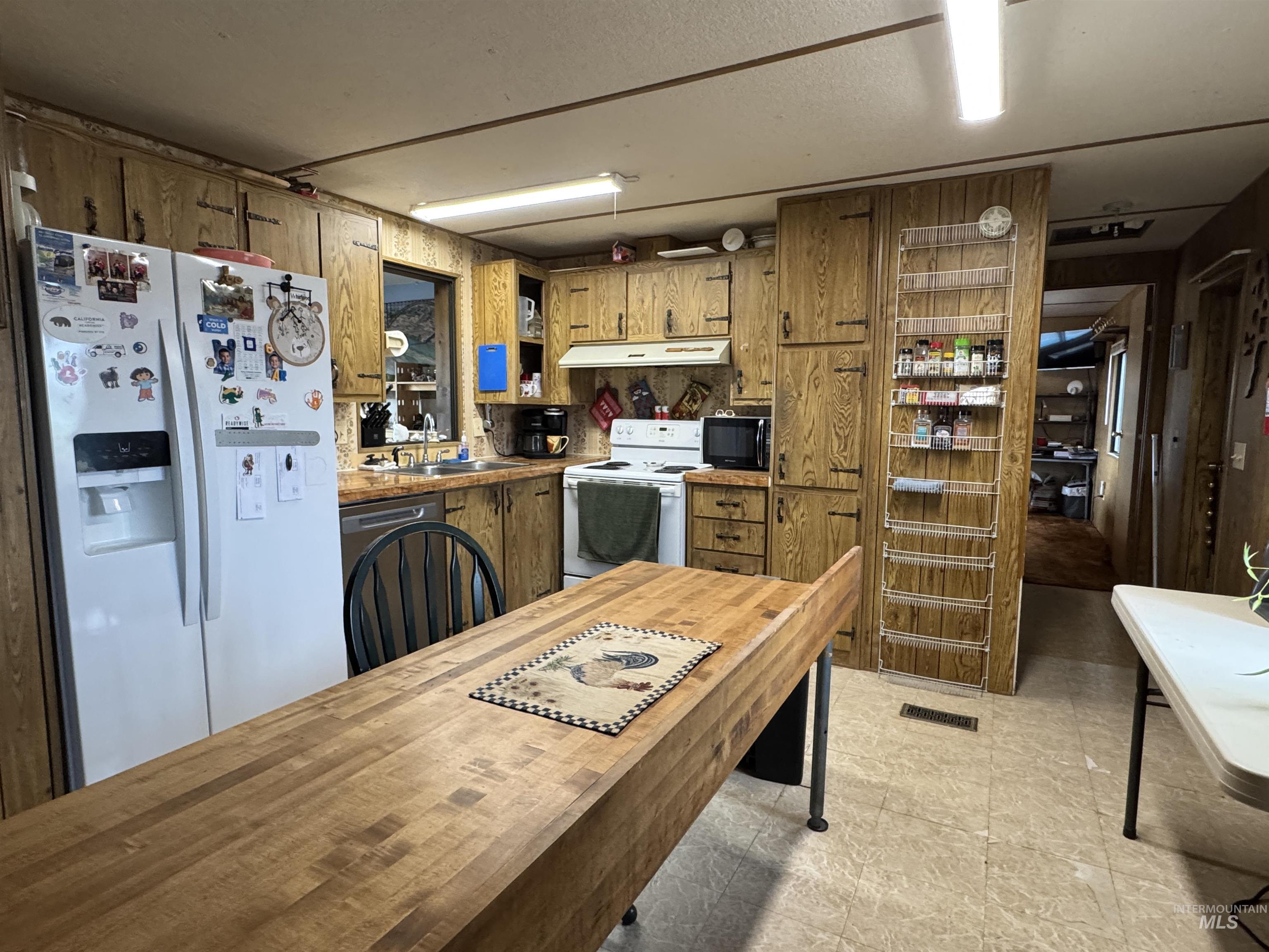 246 North 300 West, Jerome, Idaho 83338, 3 Bedrooms, 2 Bathrooms, Residential For Sale, Price $479,900,MLS 98965085