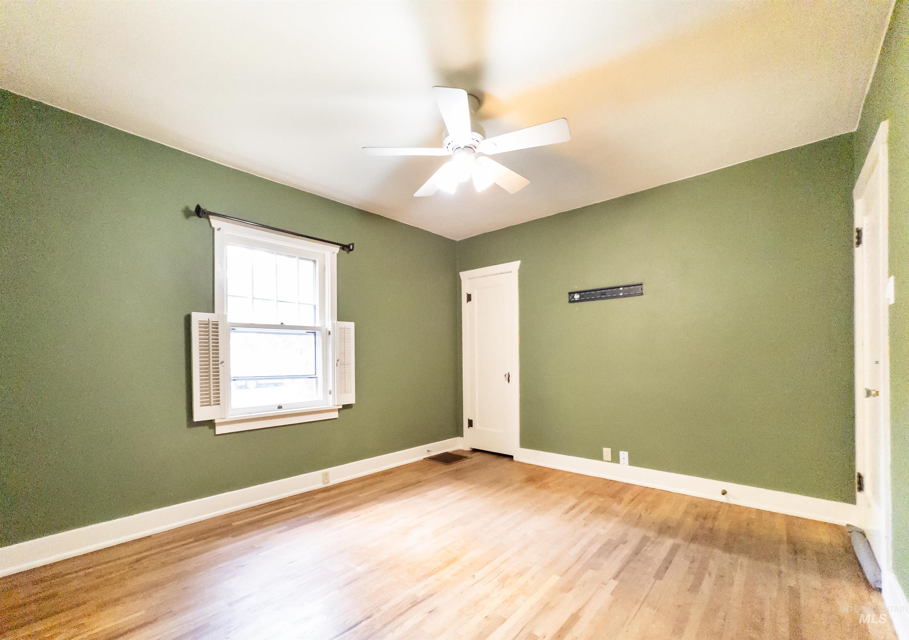 1922 Everett St, Caldwell, Idaho 83605, 6 Bedrooms, 2 Bathrooms, Residential For Sale, Price $429,900,MLS 98965091