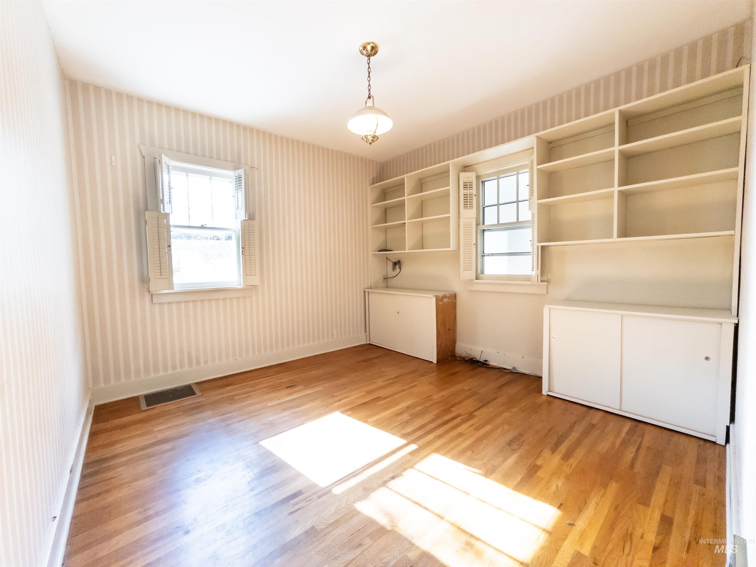 1922 Everett St, Caldwell, Idaho 83605, 6 Bedrooms, 2 Bathrooms, Residential For Sale, Price $429,900,MLS 98965091