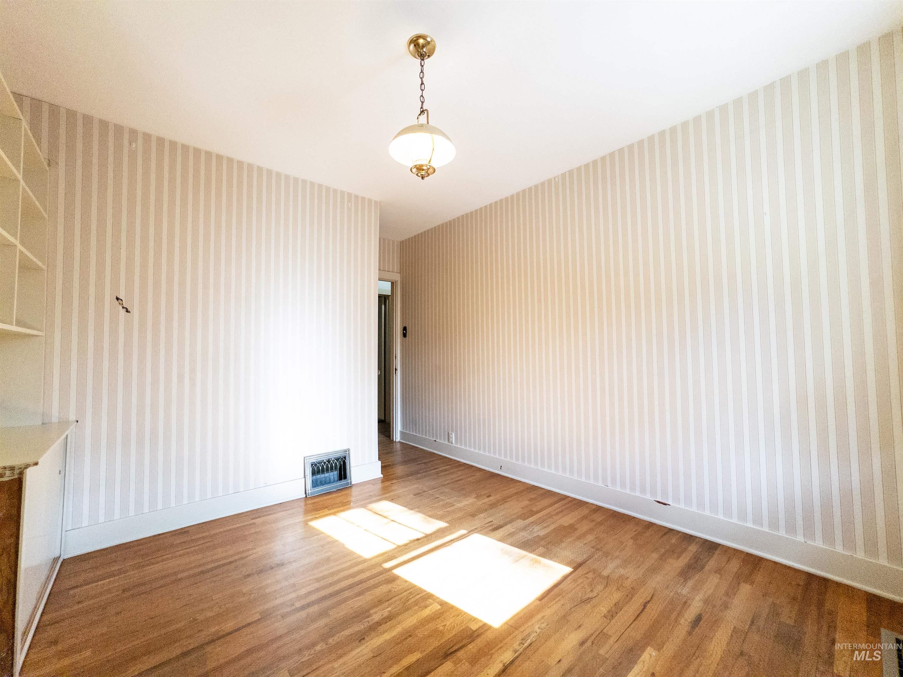 1922 Everett St, Caldwell, Idaho 83605, 6 Bedrooms, 2 Bathrooms, Residential For Sale, Price $429,900,MLS 98965091