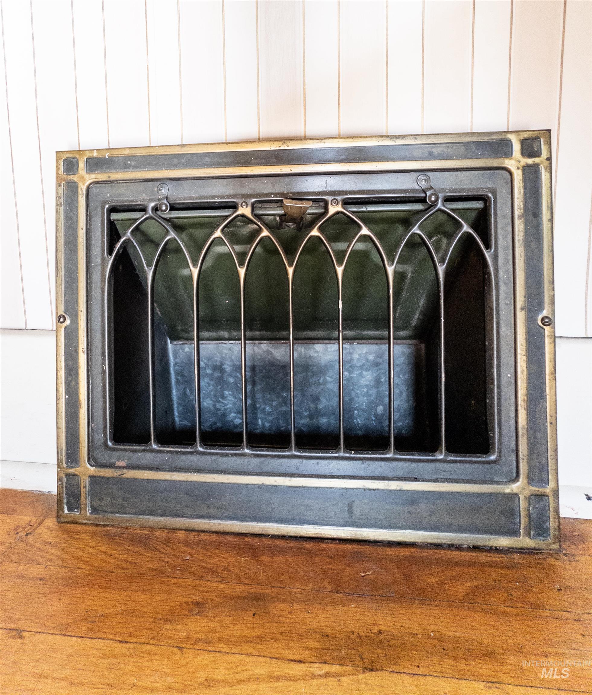 1922 Everett St, Caldwell, Idaho 83605, 6 Bedrooms, 2 Bathrooms, Residential For Sale, Price $429,900,MLS 98965091