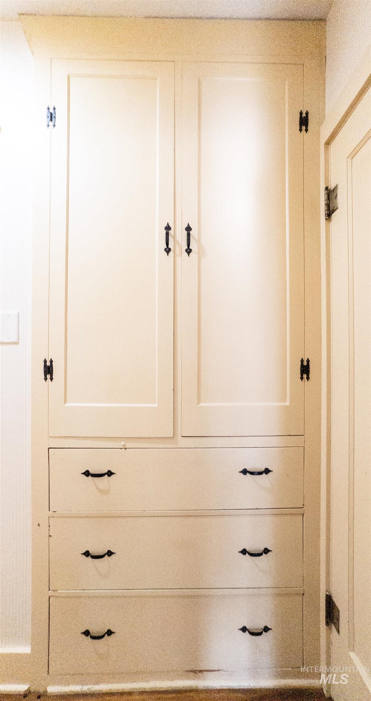 1922 Everett St, Caldwell, Idaho 83605, 6 Bedrooms, 2 Bathrooms, Residential For Sale, Price $429,900,MLS 98965091