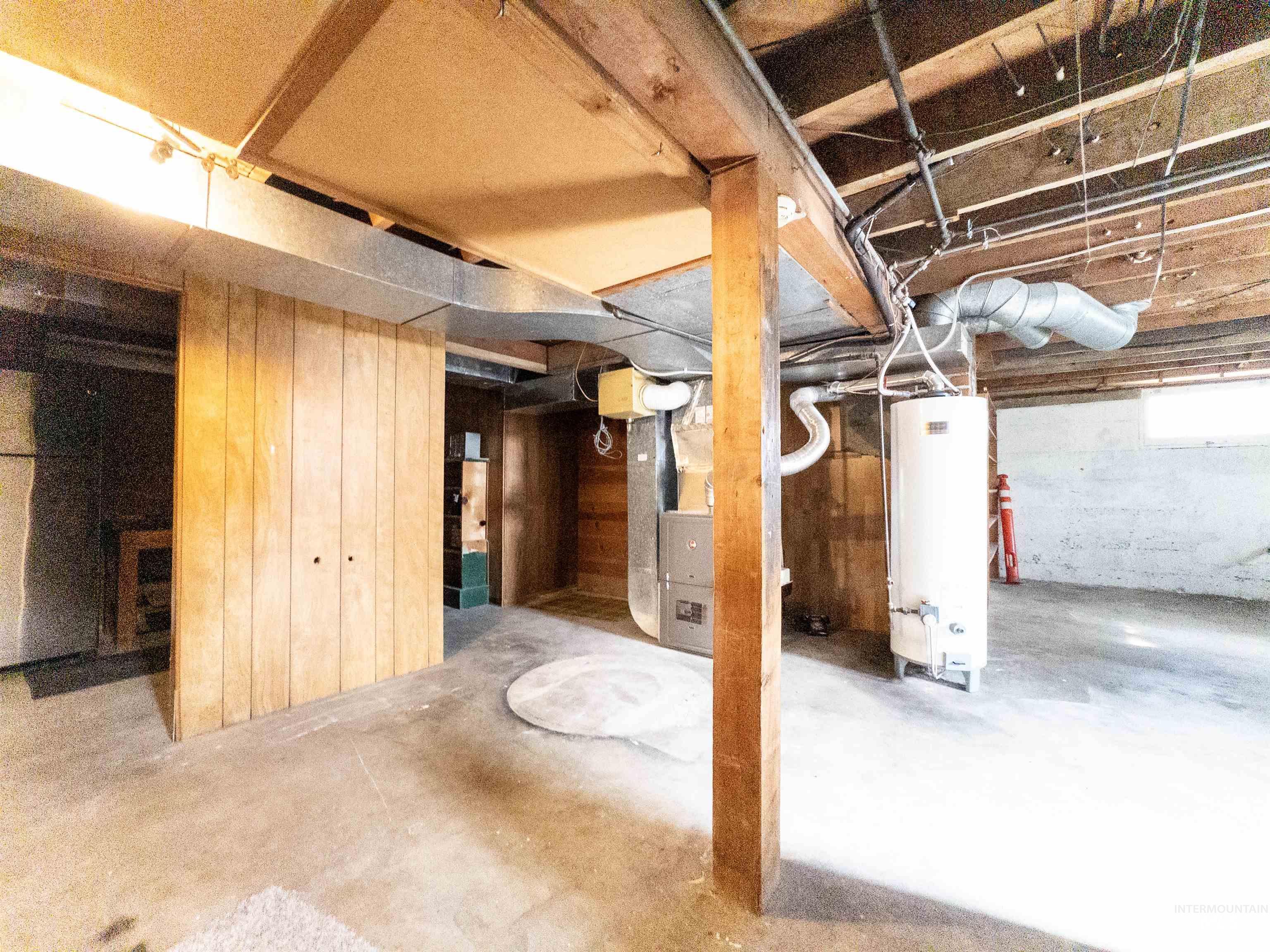 1922 Everett St, Caldwell, Idaho 83605, 6 Bedrooms, 2 Bathrooms, Residential For Sale, Price $429,900,MLS 98965091