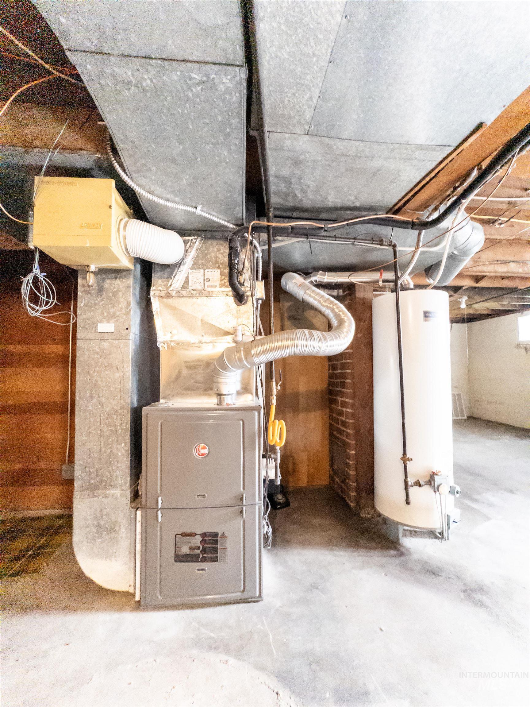 1922 Everett St, Caldwell, Idaho 83605, 6 Bedrooms, 2 Bathrooms, Residential For Sale, Price $429,900,MLS 98965091