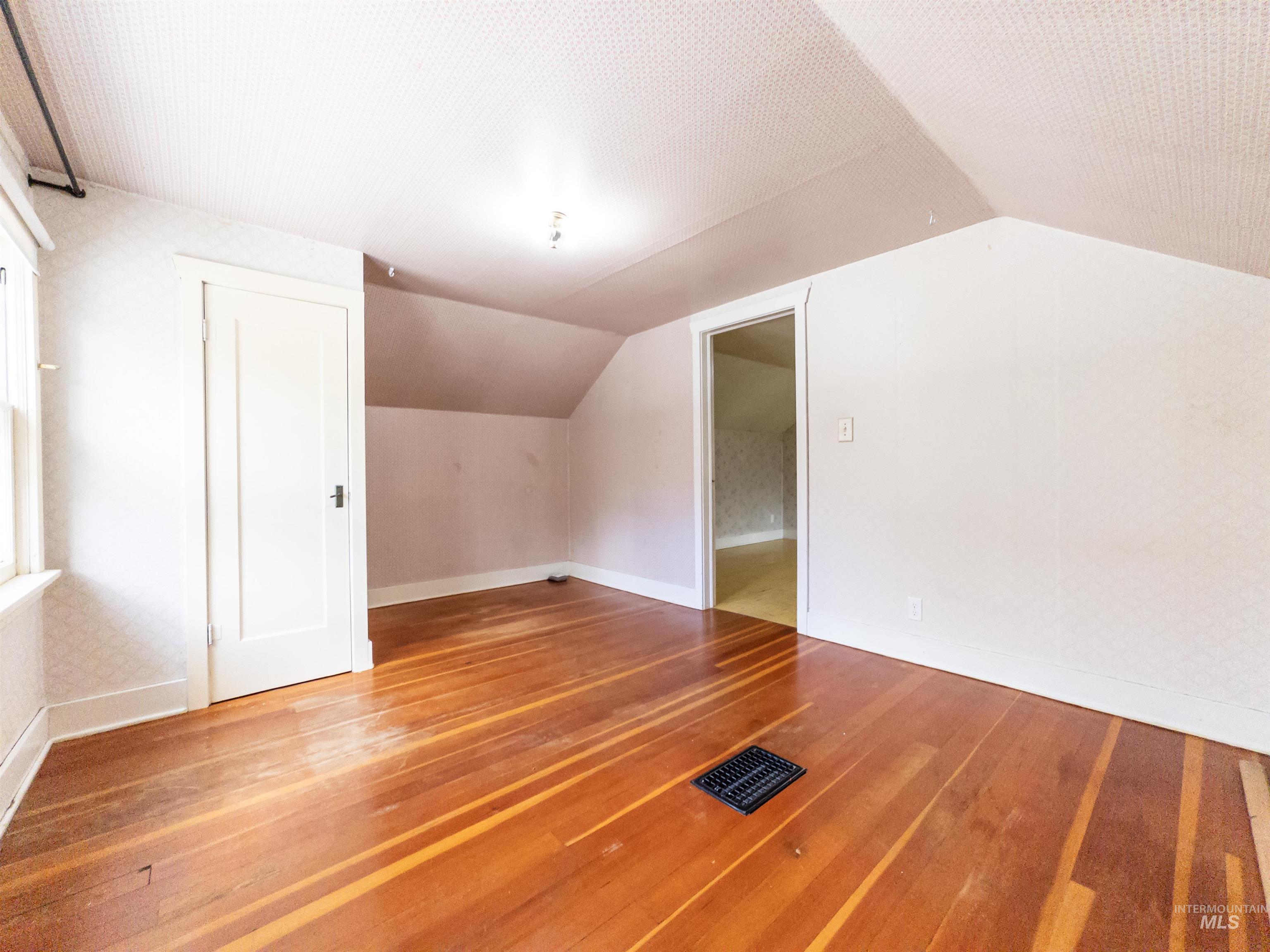 1922 Everett St, Caldwell, Idaho 83605, 6 Bedrooms, 2 Bathrooms, Residential For Sale, Price $429,900,MLS 98965091