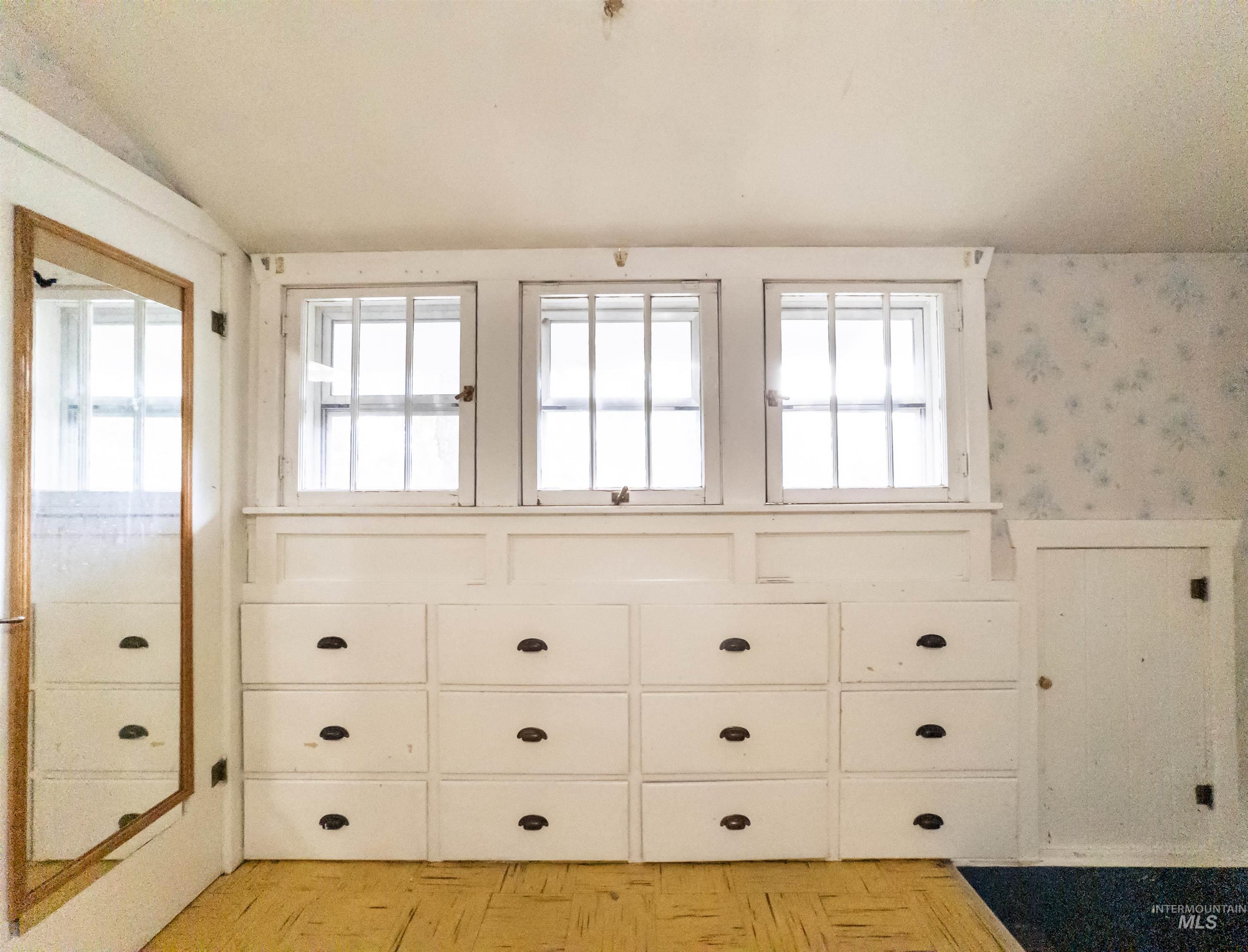 1922 Everett St, Caldwell, Idaho 83605, 6 Bedrooms, 2 Bathrooms, Residential For Sale, Price $429,900,MLS 98965091