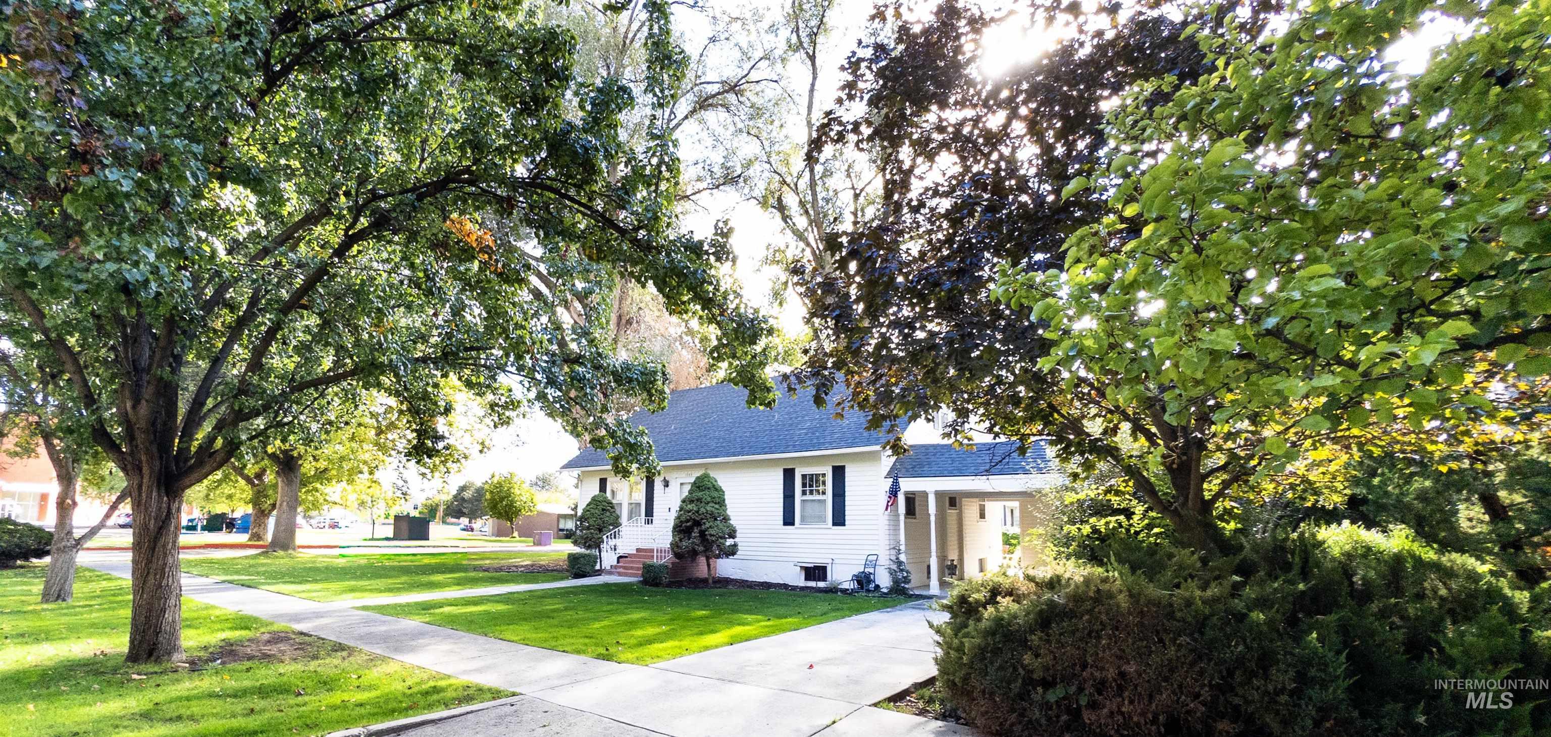 1922 Everett St, Caldwell, Idaho 83605, 6 Bedrooms, 2 Bathrooms, Residential For Sale, Price $429,900,MLS 98965091