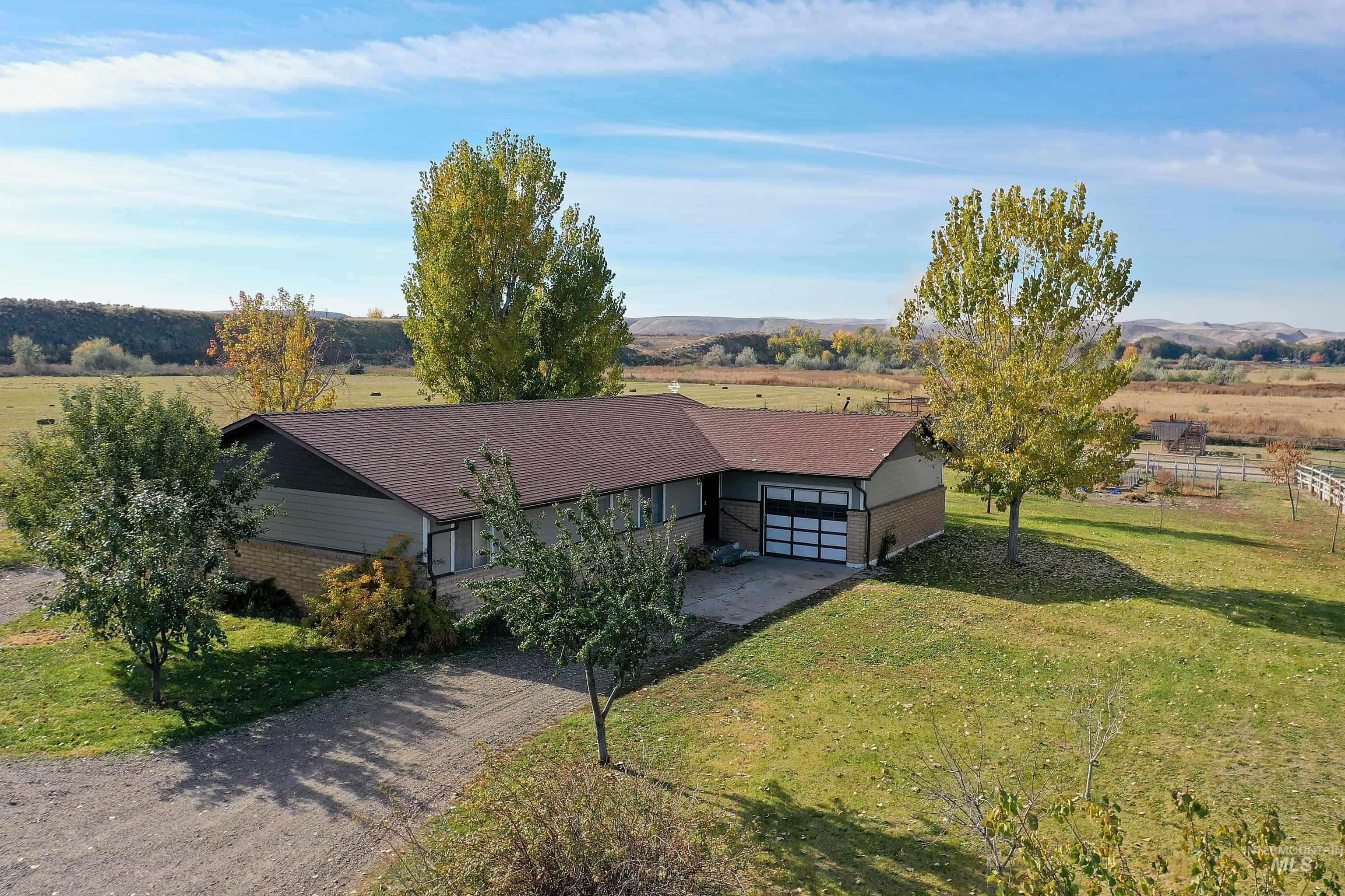 425 W Peach Rd, Ontario, Oregon 97914-8017, 5 Bedrooms, 2 Bathrooms, Farm & Ranch For Sale, Price $570,000, 98965103