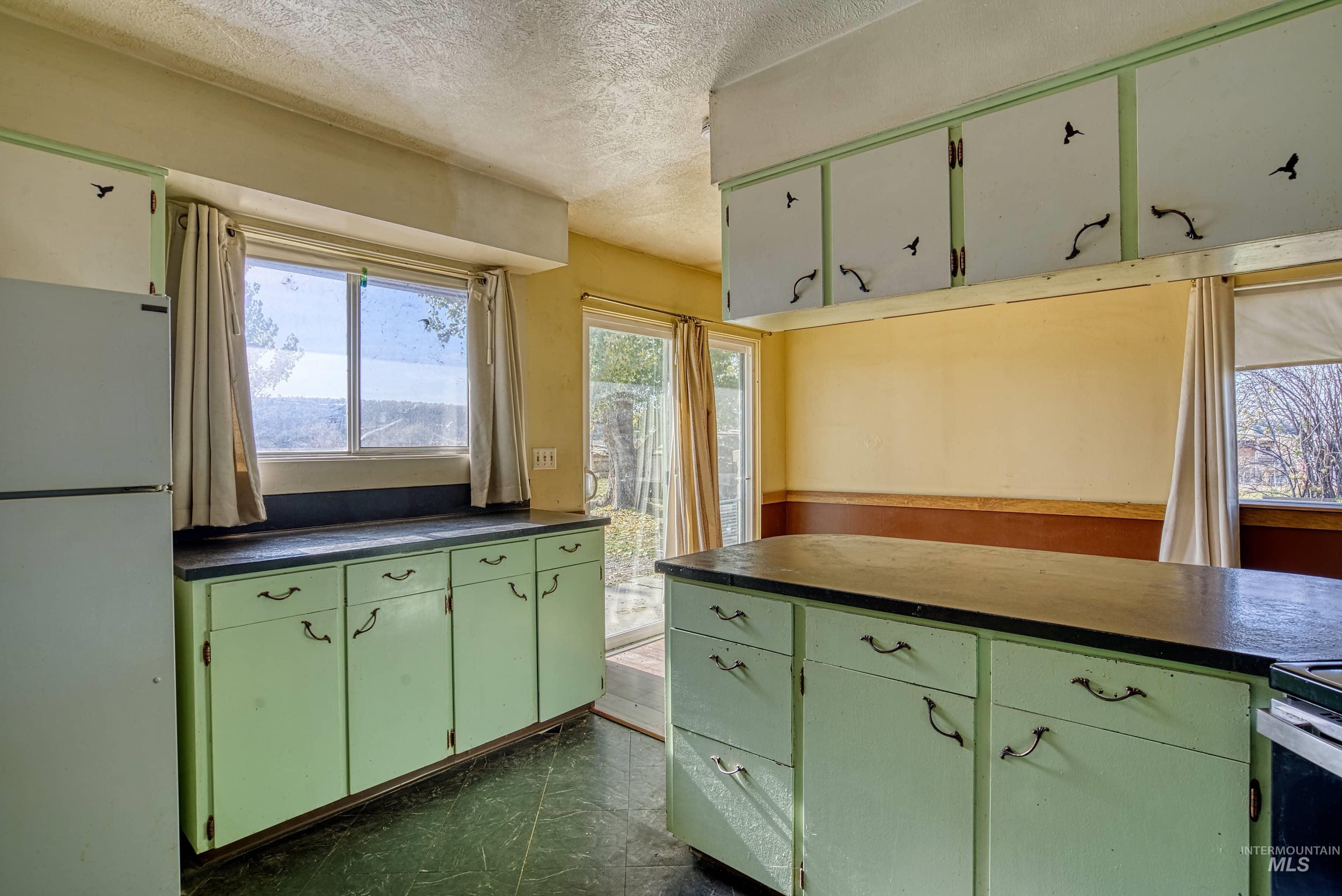 425 W Peach Rd, Ontario, Oregon 97914-8017, 5 Bedrooms, 2 Bathrooms, Farm & Ranch For Sale, Price $570,000, 98965103