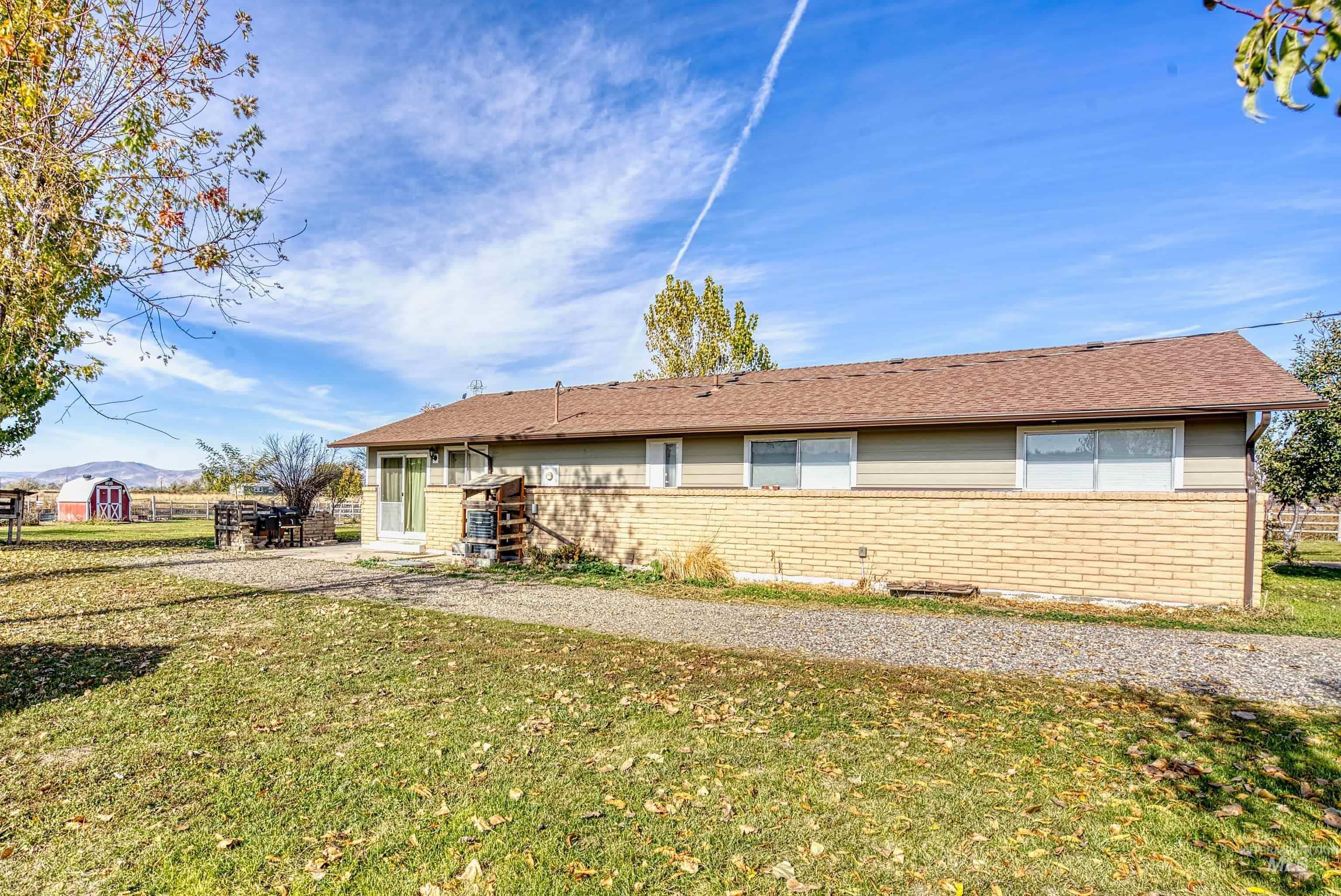 425 W Peach Rd, Ontario, Oregon 97914-8017, 5 Bedrooms, 2 Bathrooms, Farm & Ranch For Sale, Price $570,000, 98965103