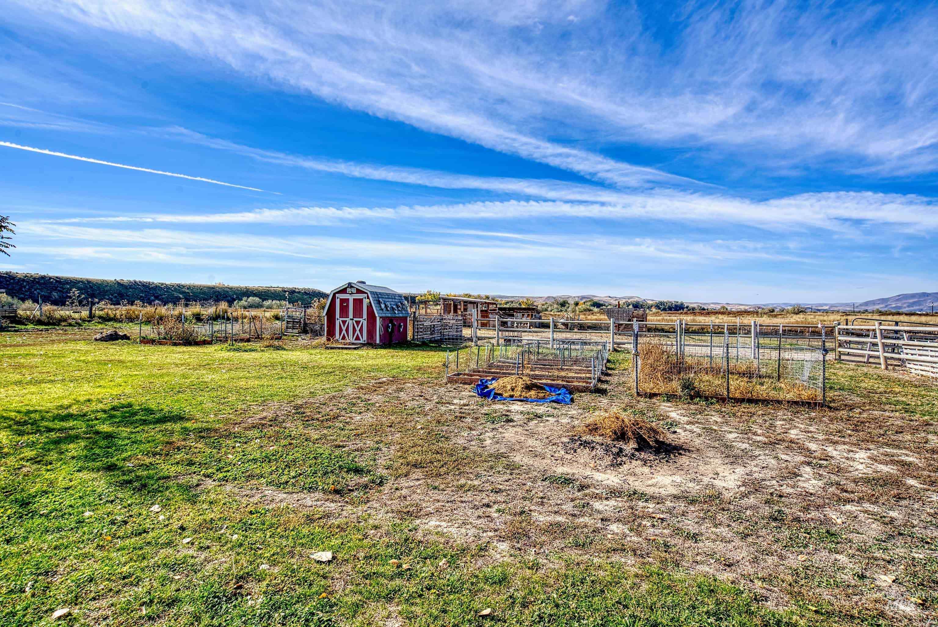 425 W Peach Rd, Ontario, Oregon 97914-8017, 5 Bedrooms, 2 Bathrooms, Farm & Ranch For Sale, Price $570,000, 98965103