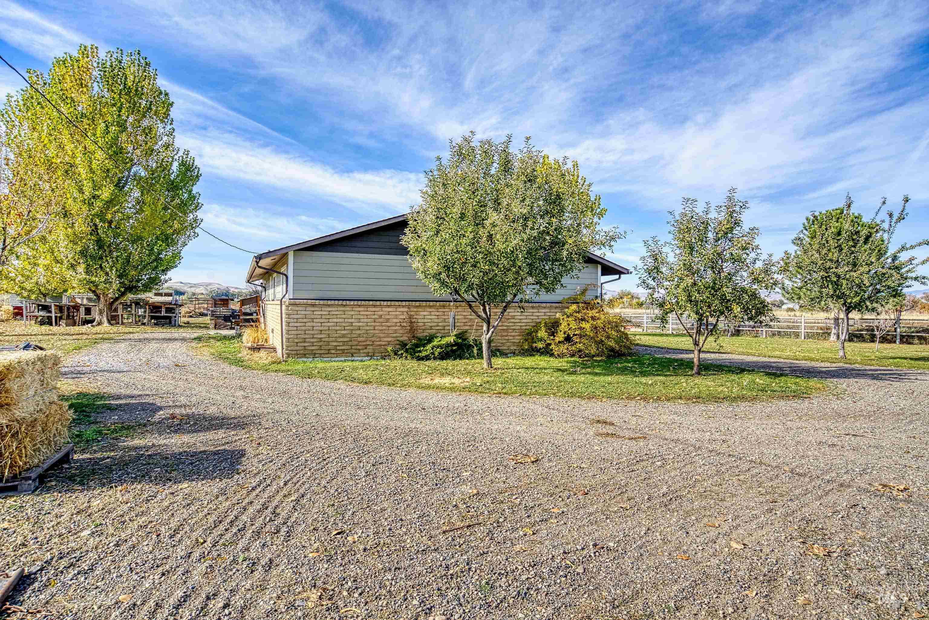 425 W Peach Rd, Ontario, Oregon 97914-8017, 5 Bedrooms, 2 Bathrooms, Farm & Ranch For Sale, Price $570,000, 98965103