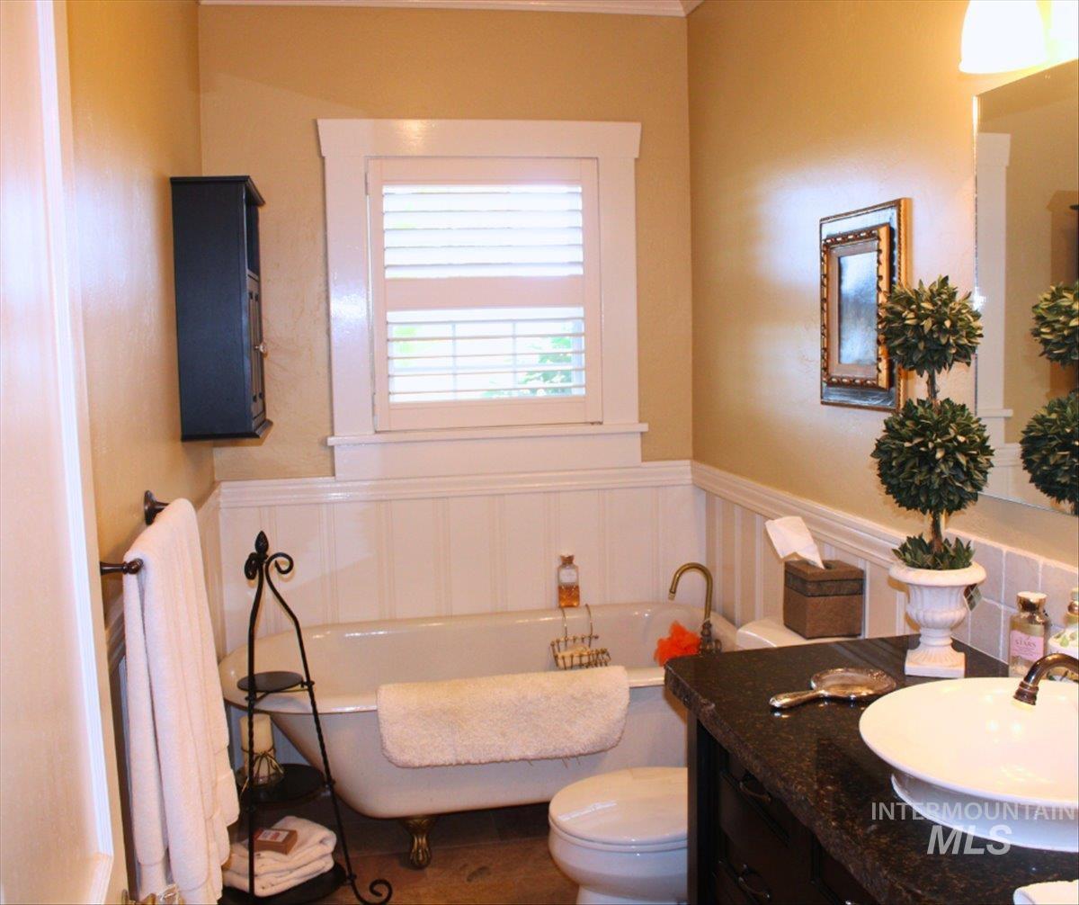 19234 Top Road, Caldwell, Idaho 83607, 3 Bedrooms, 2 Bathrooms, Residential For Sale, Price $1,199,000,MLS 98965120