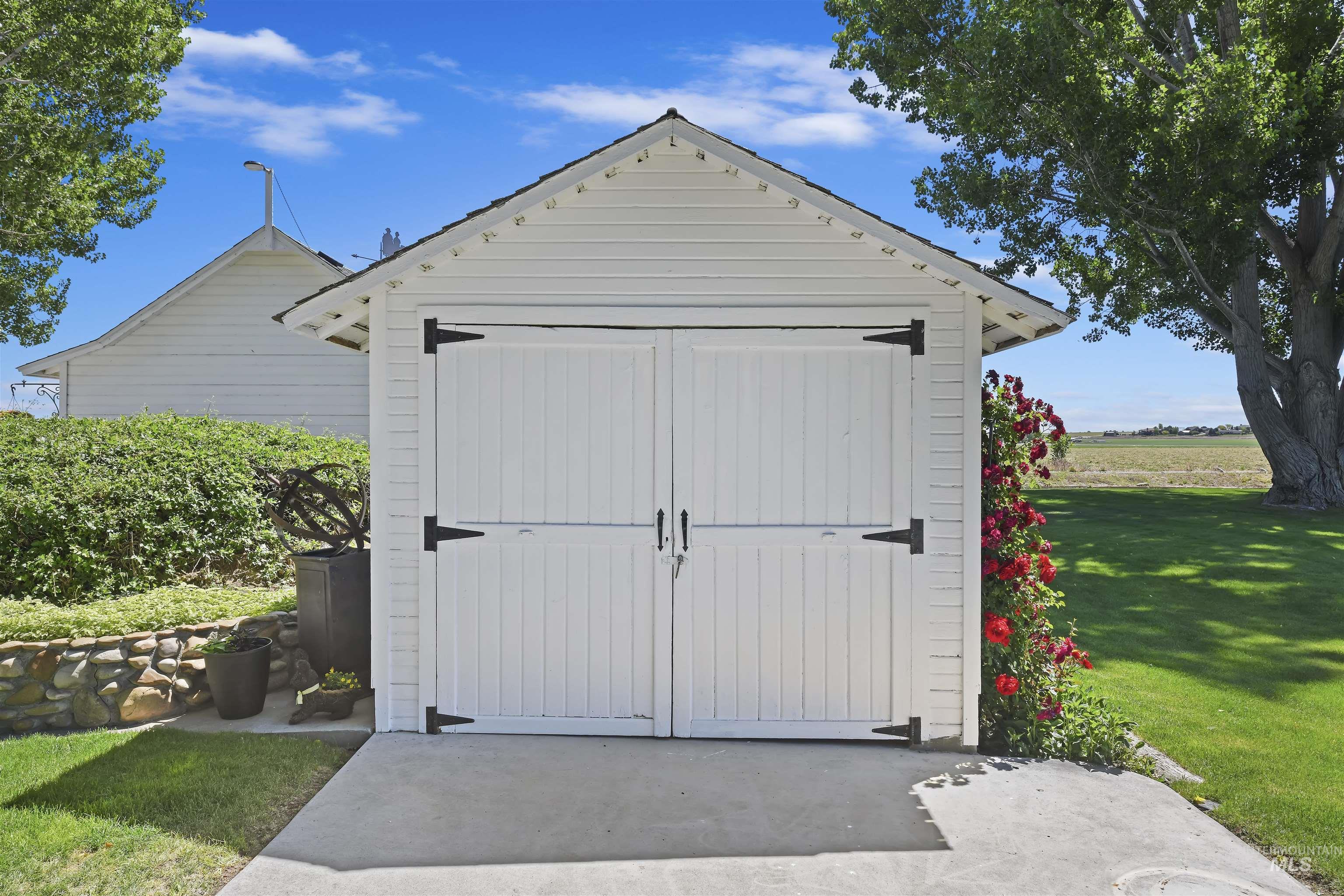 19234 Top Road, Caldwell, Idaho 83607, 3 Bedrooms, 2 Bathrooms, Residential For Sale, Price $1,199,000,MLS 98965120