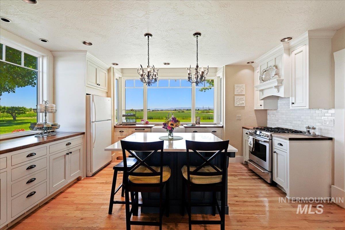 19234 Top Road, Caldwell, Idaho 83607, 3 Bedrooms, 2 Bathrooms, Residential For Sale, Price $1,199,000,MLS 98965120