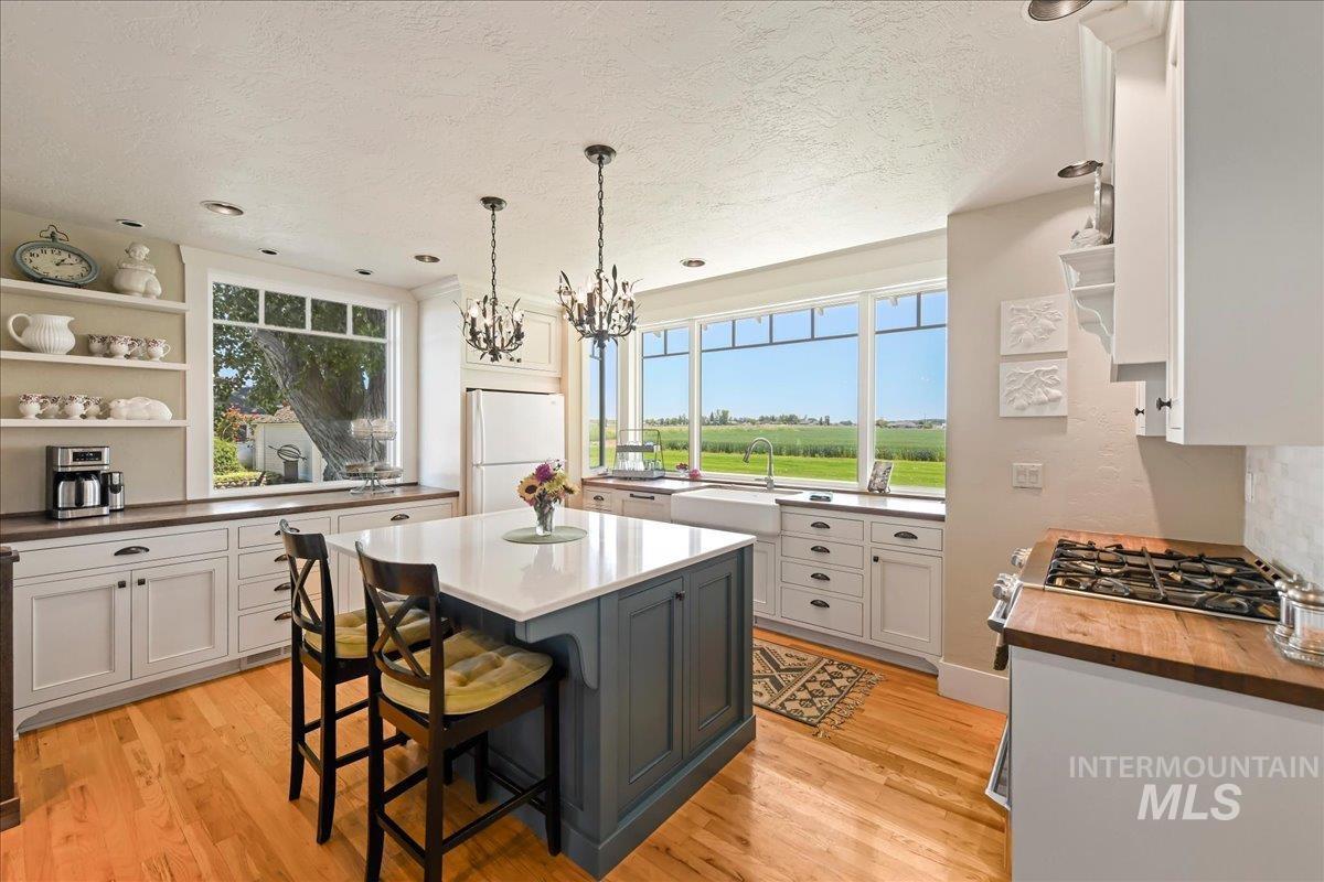 19234 Top Road, Caldwell, Idaho 83607, 3 Bedrooms, 2 Bathrooms, Residential For Sale, Price $1,199,000,MLS 98965120