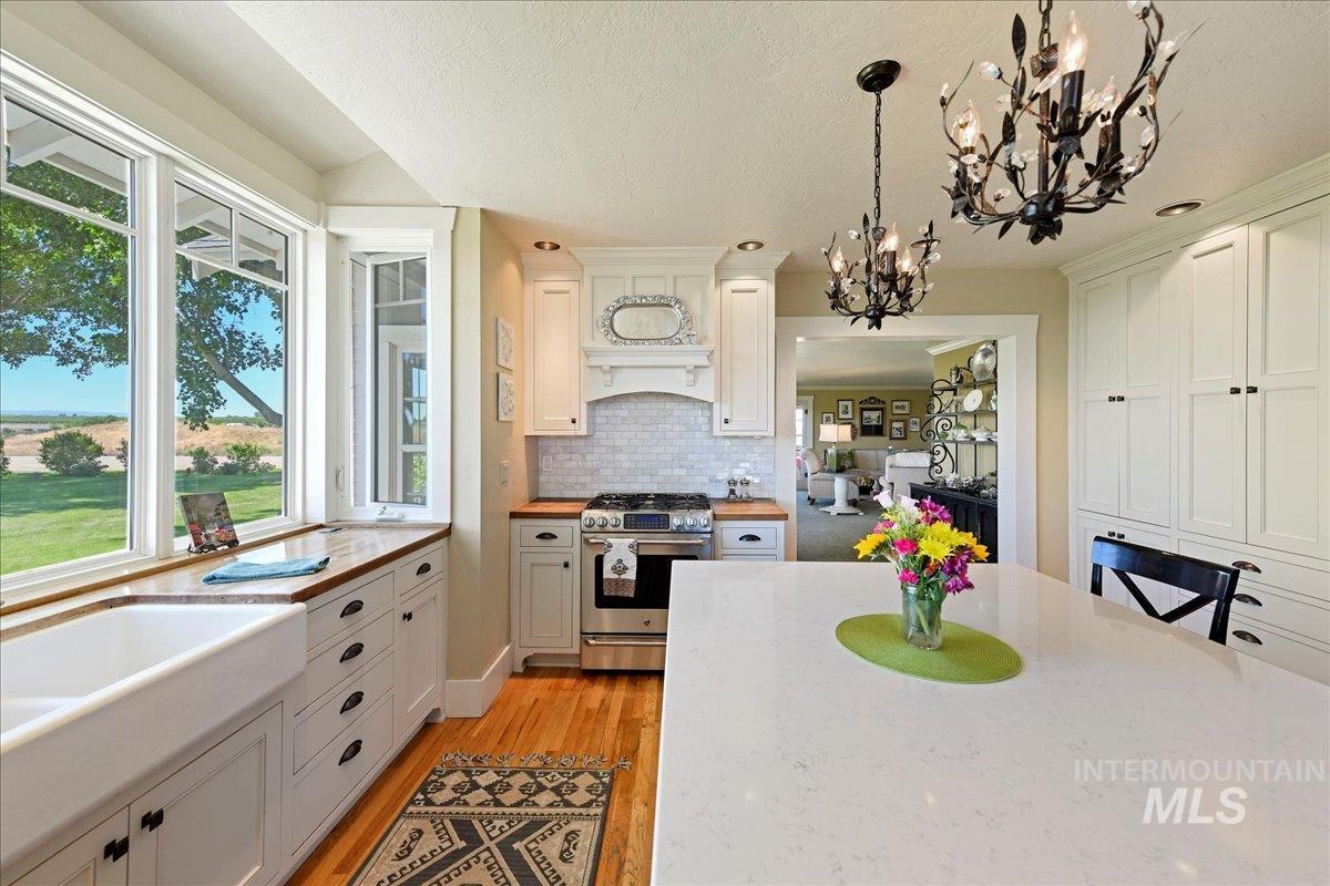 19234 Top Road, Caldwell, Idaho 83607, 3 Bedrooms, 2 Bathrooms, Residential For Sale, Price $1,199,000,MLS 98965120