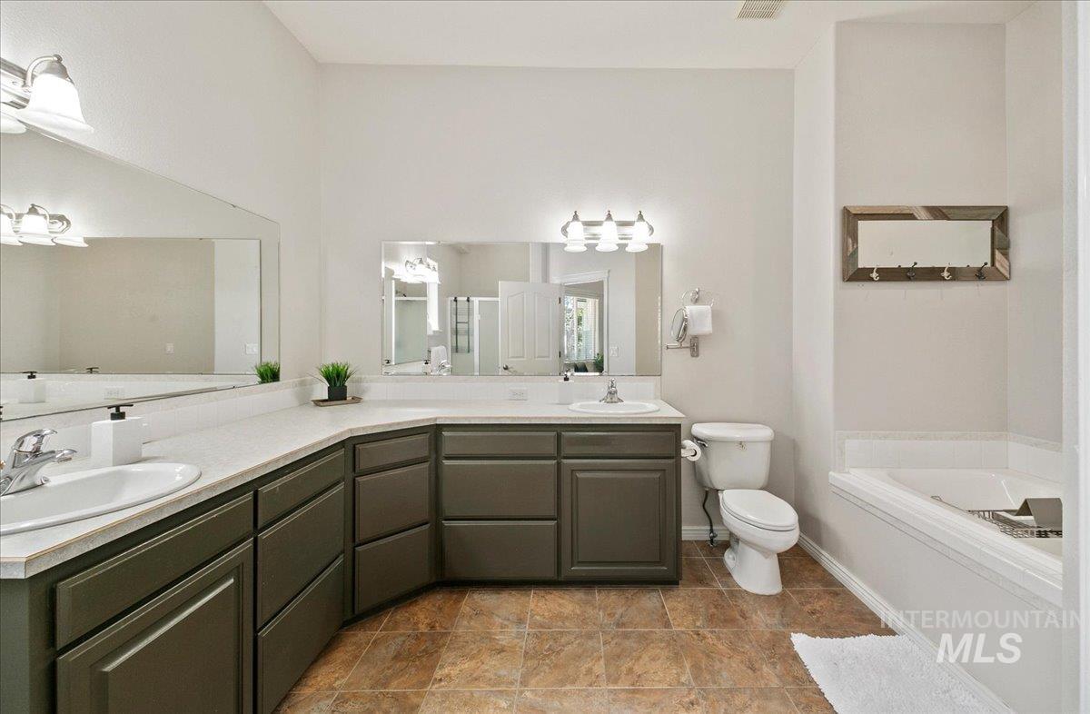 4019 E Man O War Dr, Nampa, Idaho 83686, 4 Bedrooms, 2.5 Bathrooms, Residential For Sale, Price $896,500,MLS 98965132