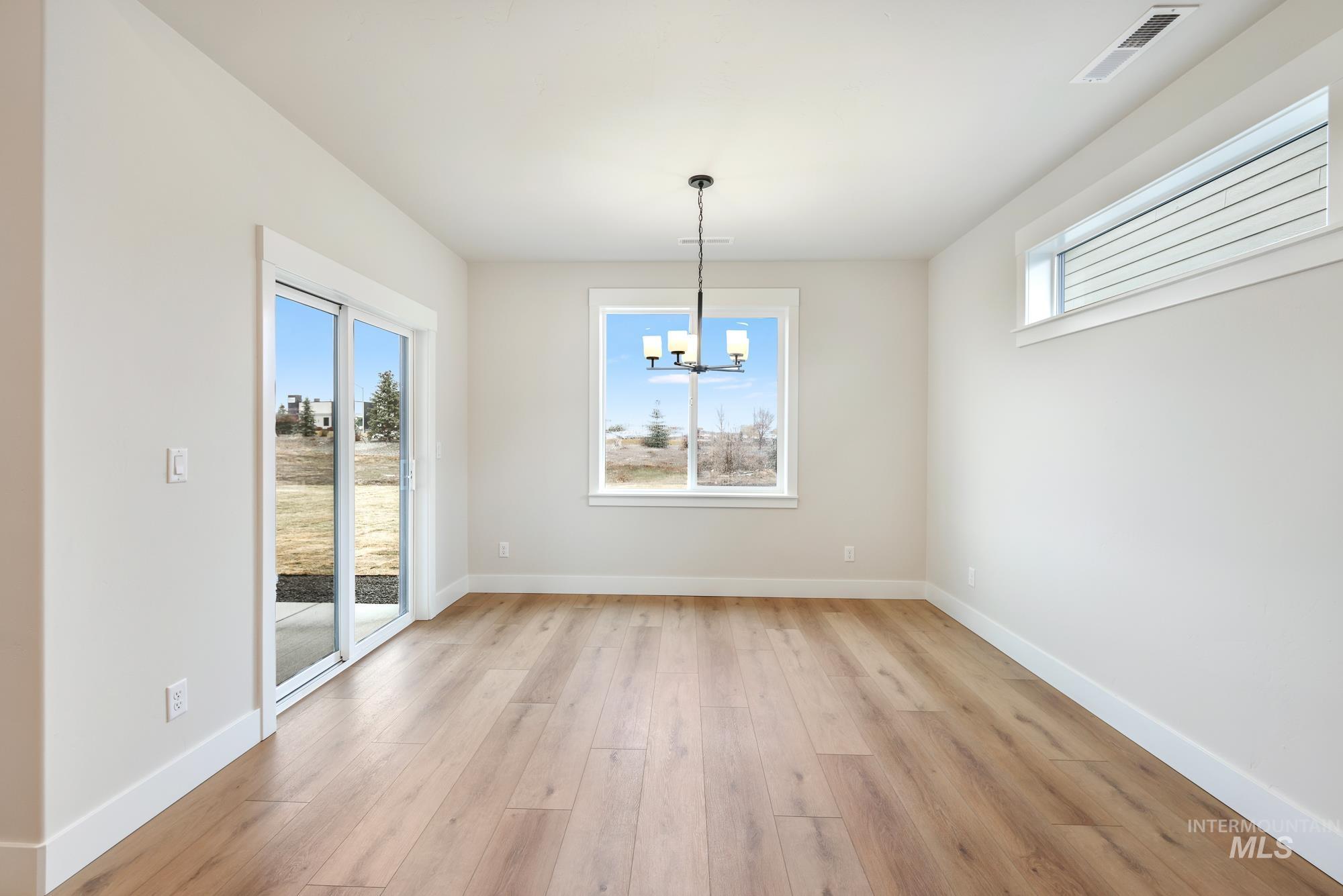 1677 Tule Dr, Twin Falls, Idaho 83301, 3 Bedrooms, 2 Bathrooms, Residential For Sale, Price $454,990, 98965140