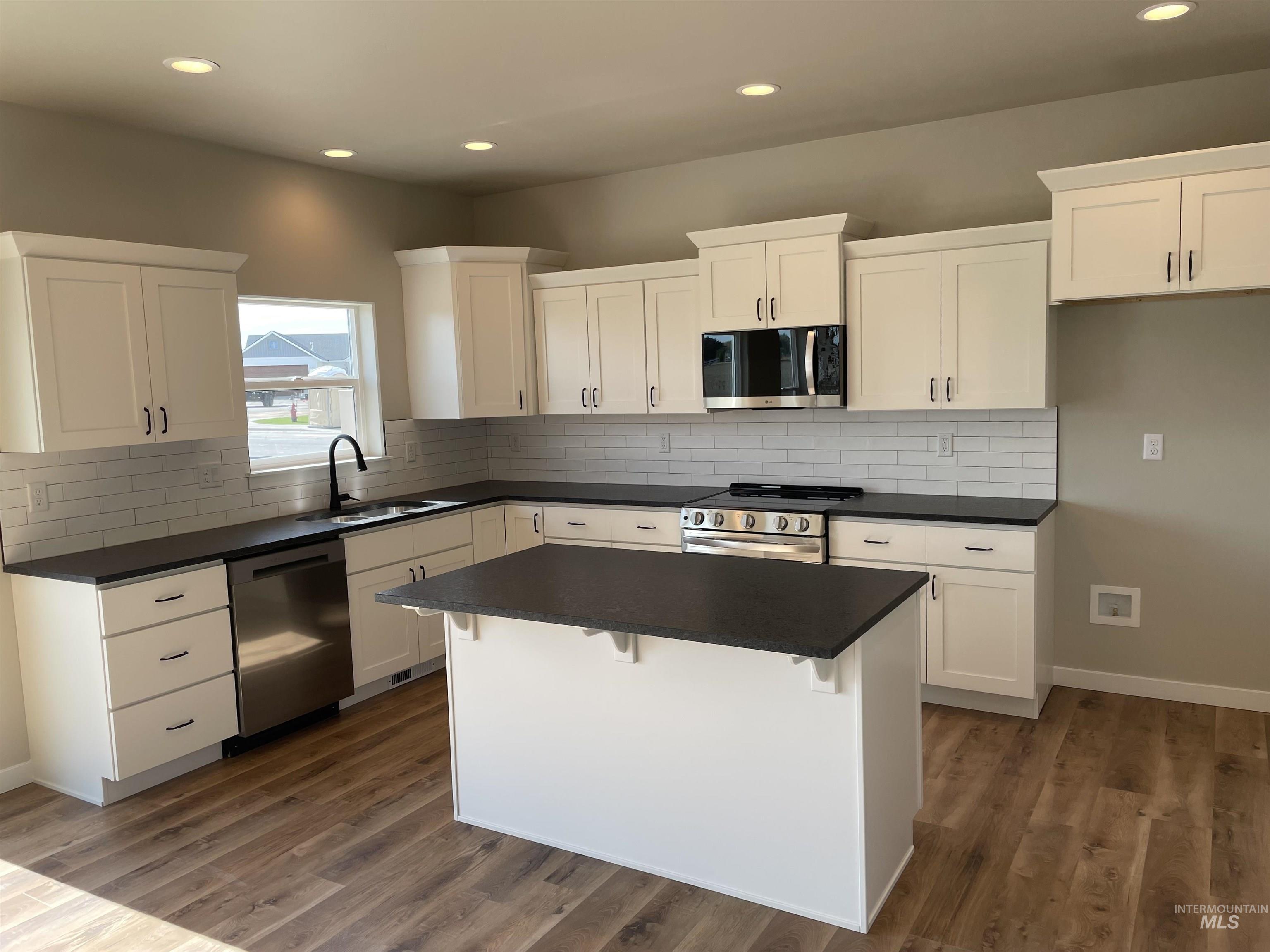 504 Carson Dr, Twin Falls, Idaho 83301, 3 Bedrooms, 2 Bathrooms, Residential For Sale, Price $392,900,MLS 98965141