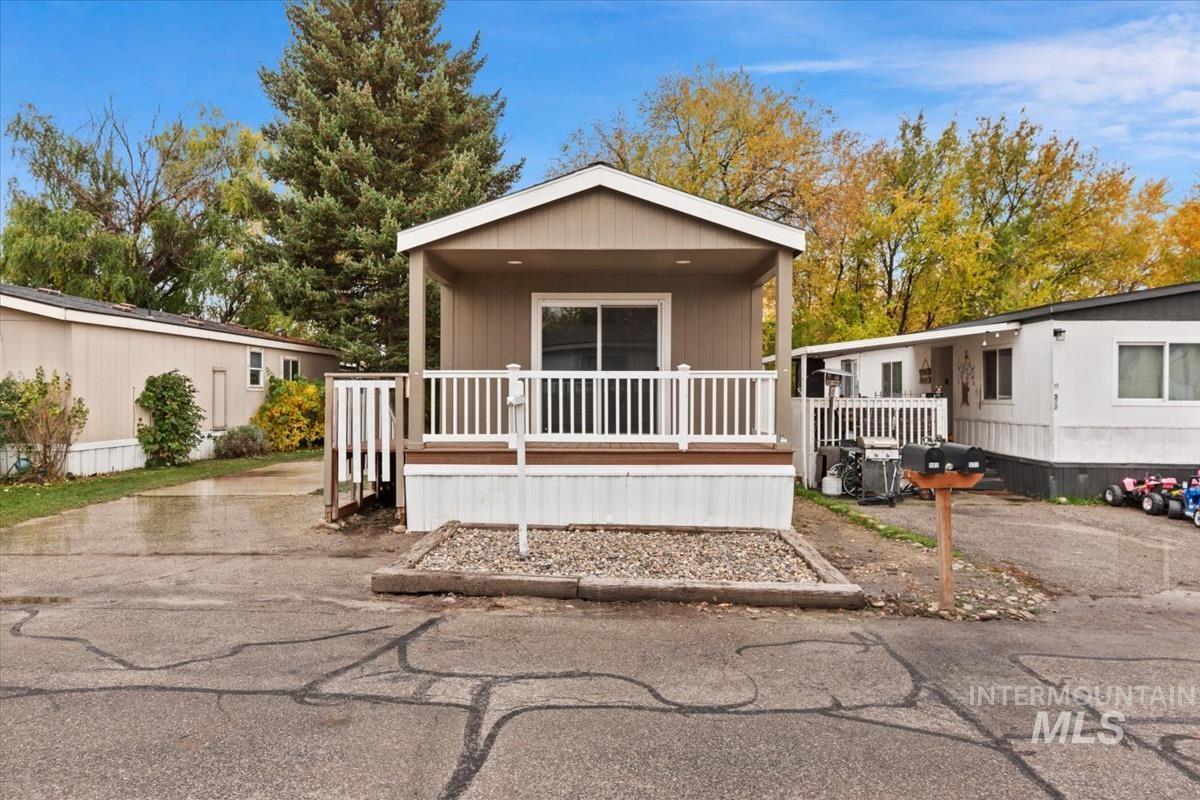 583 E Watercress Ln, Eagle, Idaho 83616, 2 Bedrooms, 1 Bathroom, Residential For Sale, Price $119,900,MLS 98965152