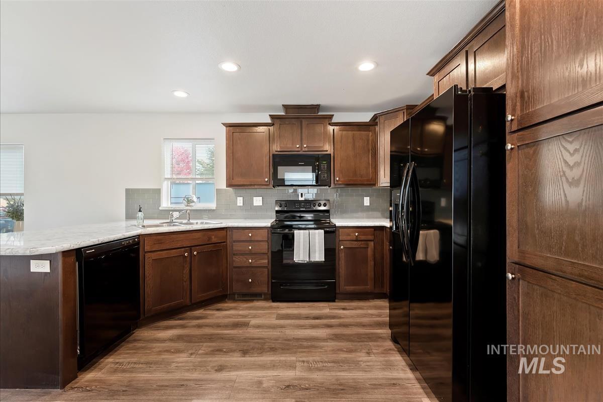 583 E Watercress Ln, Eagle, Idaho 83616, 2 Bedrooms, 1 Bathroom, Residential For Sale, Price $119,900,MLS 98965152