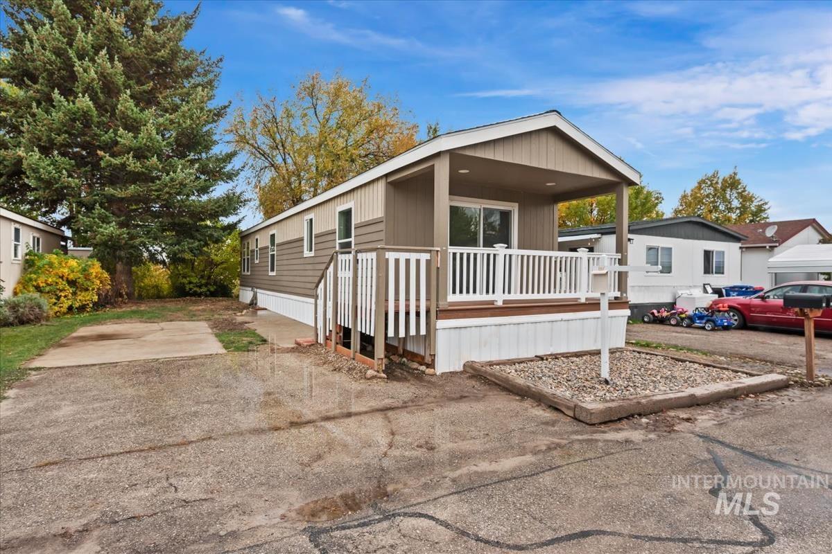 583 E Watercress Ln, Eagle, Idaho 83616, 2 Bedrooms, 1 Bathroom, Residential For Sale, Price $119,900,MLS 98965152