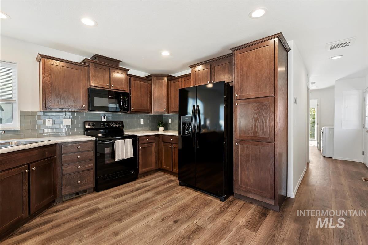 583 E Watercress Ln, Eagle, Idaho 83616, 2 Bedrooms, 1 Bathroom, Residential For Sale, Price $119,900,MLS 98965152