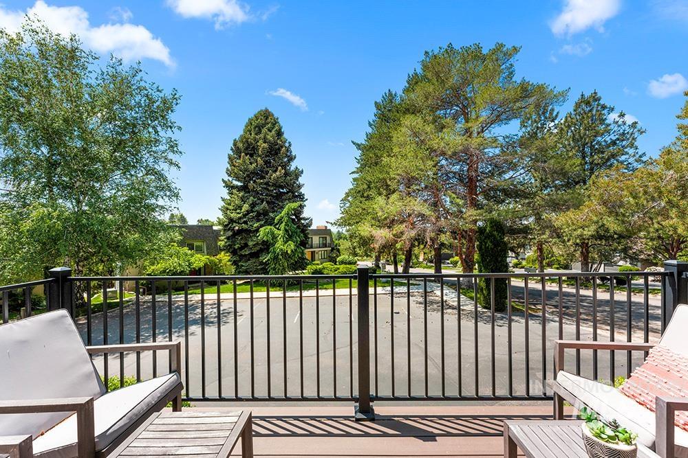 103 W Braemere Rd, Boise, Idaho 83702, 2 Bedrooms, 2 Bathrooms, Residential For Sale, Price $520,000,MLS 98965205