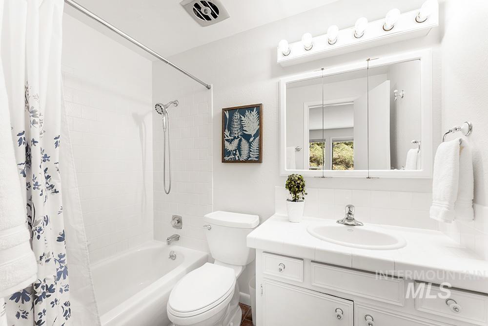 103 W Braemere Rd, Boise, Idaho 83702, 2 Bedrooms, 2 Bathrooms, Residential For Sale, Price $520,000,MLS 98965205