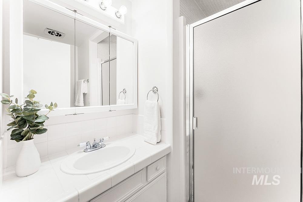 103 W Braemere Rd, Boise, Idaho 83702, 2 Bedrooms, 2 Bathrooms, Residential For Sale, Price $520,000,MLS 98965205