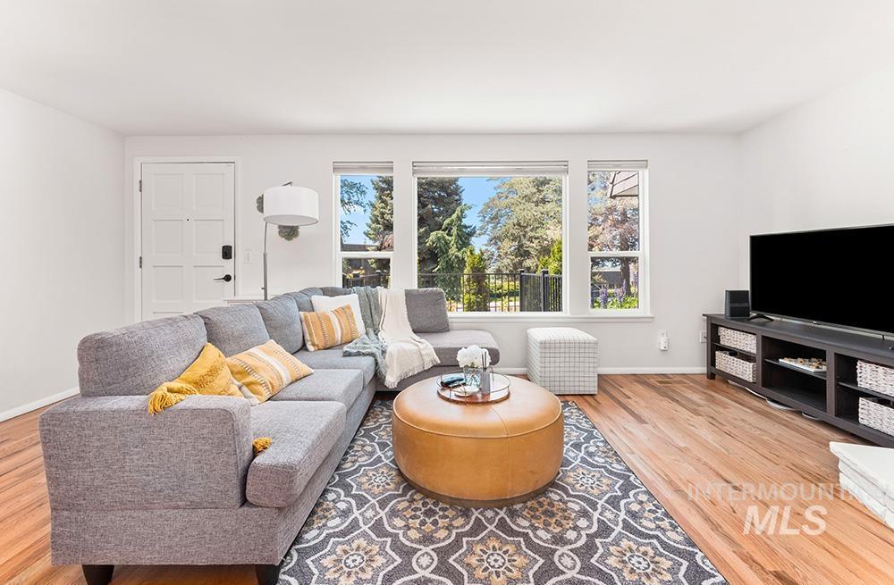 103 W Braemere Rd, Boise, Idaho 83702, 2 Bedrooms, 2 Bathrooms, Residential For Sale, Price $520,000,MLS 98965205