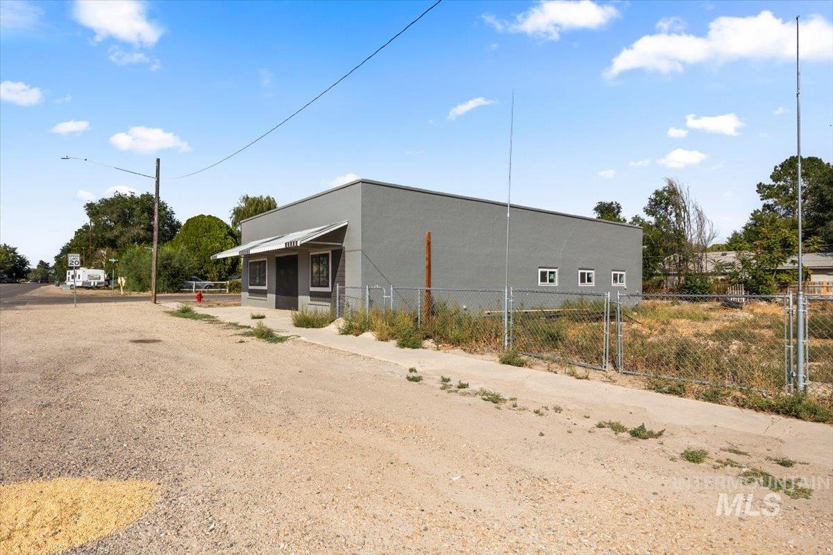 120 N Main St, Homedale, Idaho 83628, 2 Bedrooms, 2 Bathrooms, Residential For Sale, Price $275,000,MLS 98965210