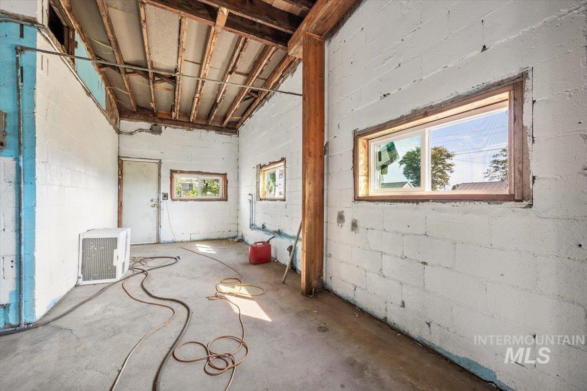 120 N Main St, Homedale, Idaho 83628, 2 Bedrooms, 2 Bathrooms, Residential For Sale, Price $275,000,MLS 98965210