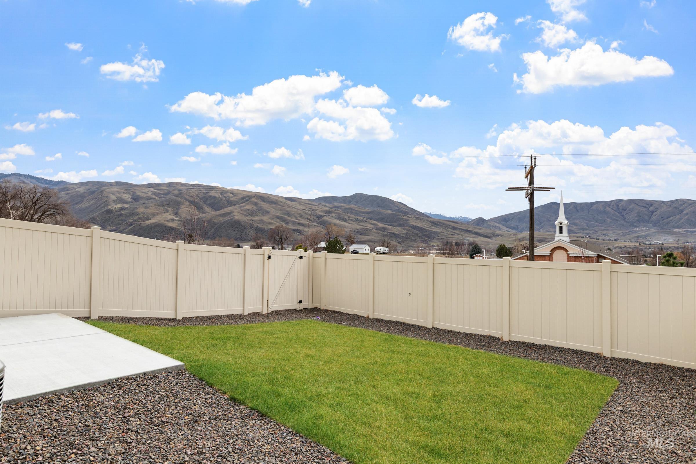 109 Bighorn St, Horseshoe Bend, Idaho 83629, 3 Bedrooms, 2.5 Bathrooms, Residential For Sale, Price $342,990, 98965240