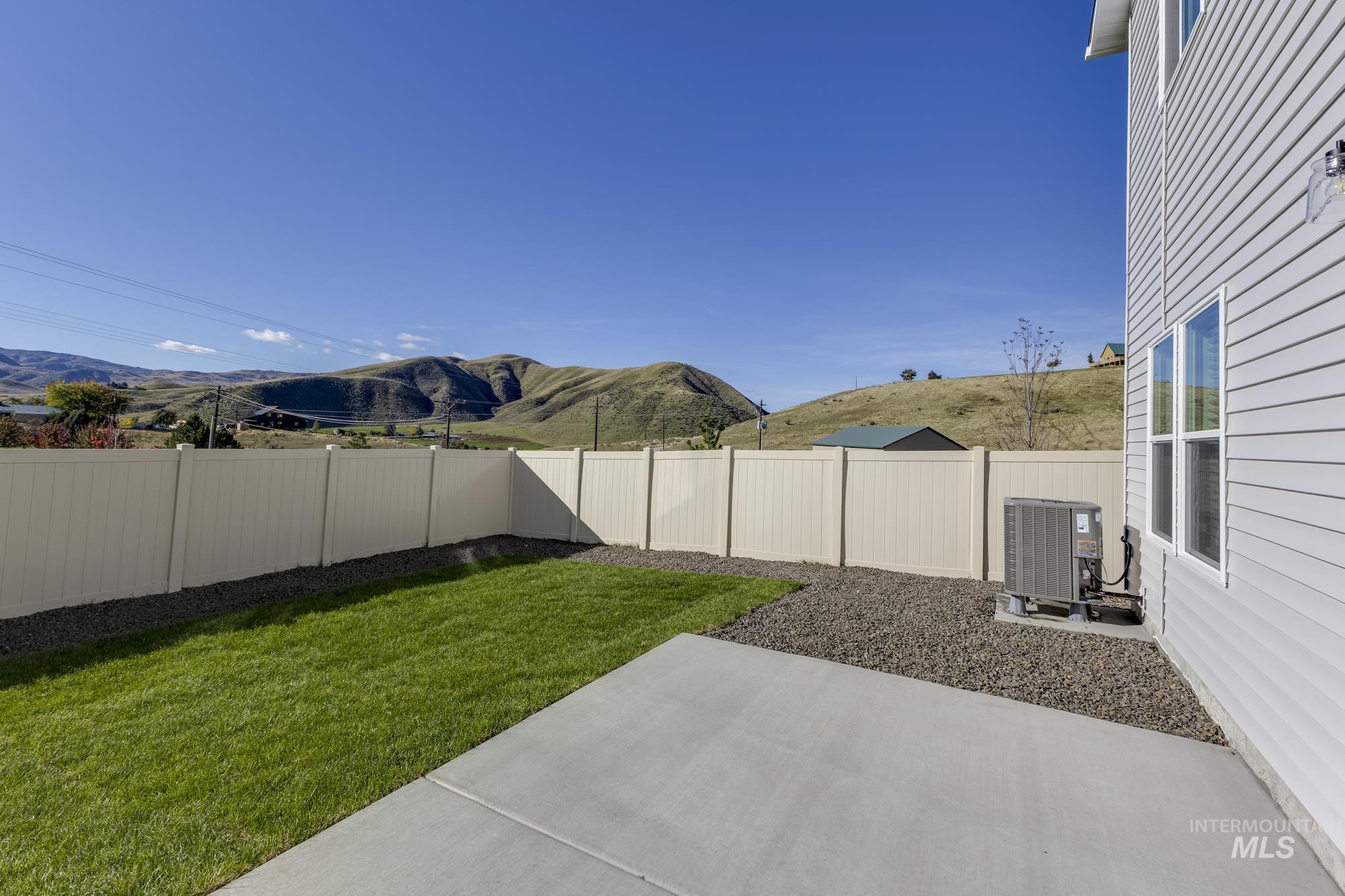 109 Bighorn St, Horseshoe Bend, Idaho 83629, 3 Bedrooms, 2.5 Bathrooms, Residential For Sale, Price $344,990,MLS 98965240