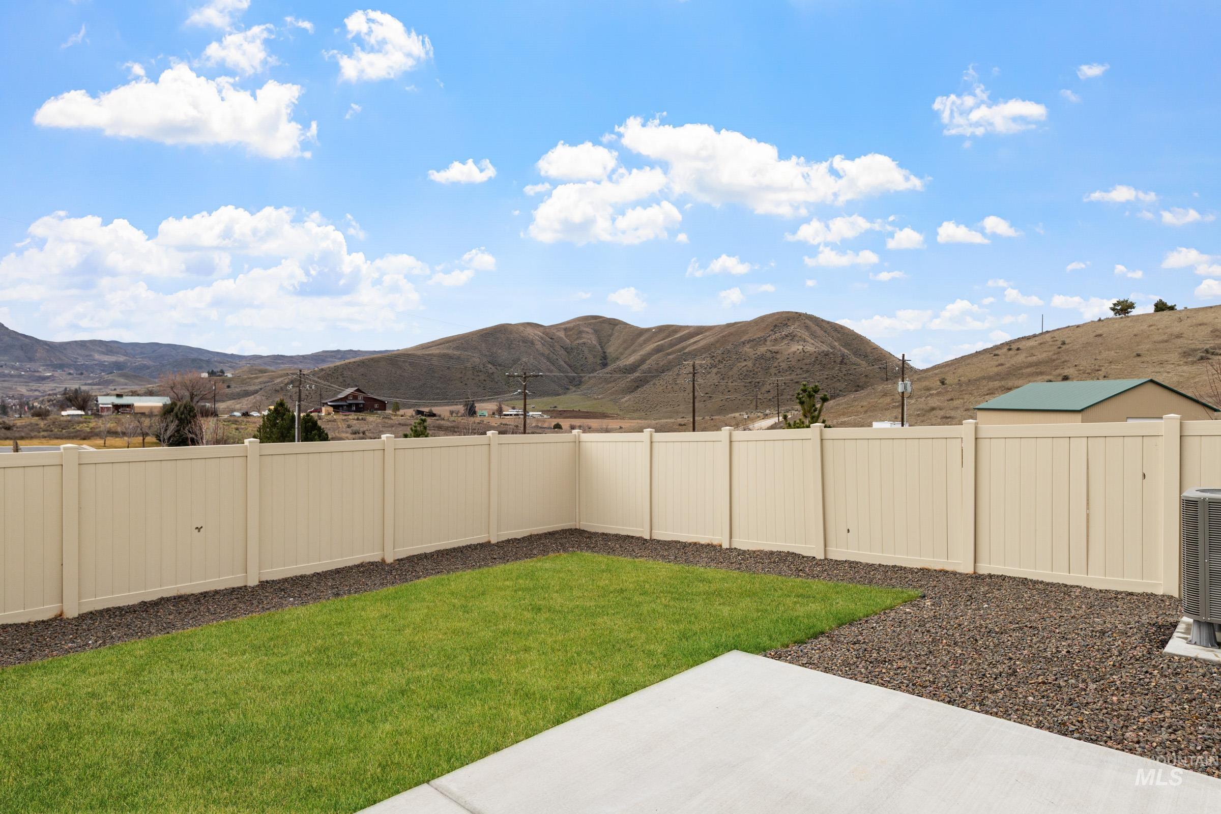 109 Bighorn St, Horseshoe Bend, Idaho 83629, 3 Bedrooms, 2.5 Bathrooms, Residential For Sale, Price $342,990, 98965240