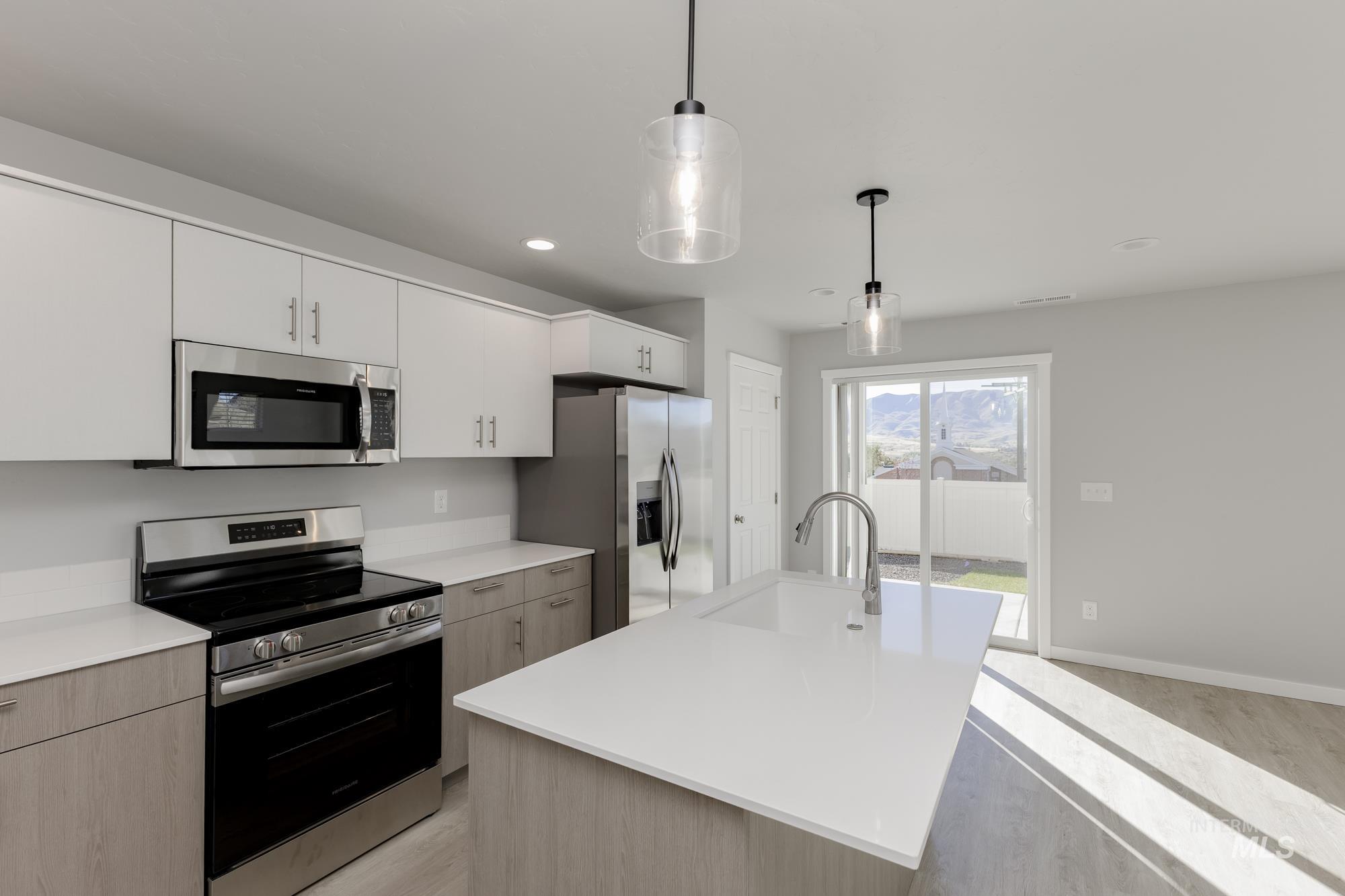 109 Bighorn St, Horseshoe Bend, Idaho 83629, 3 Bedrooms, 2.5 Bathrooms, Residential For Sale, Price $344,990,MLS 98965240