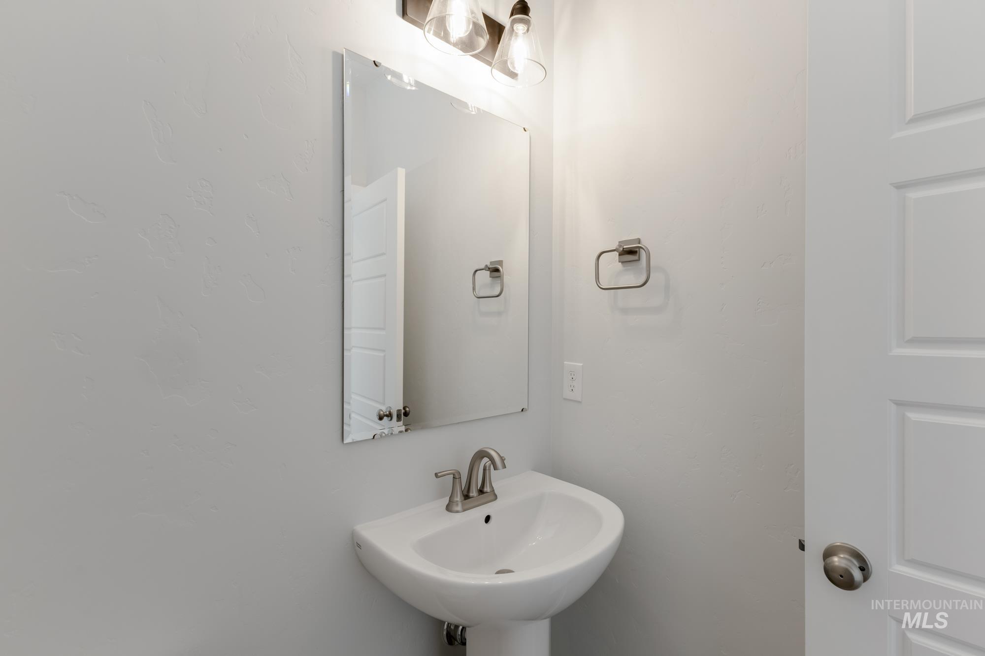 2465 N Silver Wolf Ave, Star, Idaho 83669, 4 Bedrooms, 2.5 Bathrooms, Residential For Sale, Price $484,990,MLS 98965244