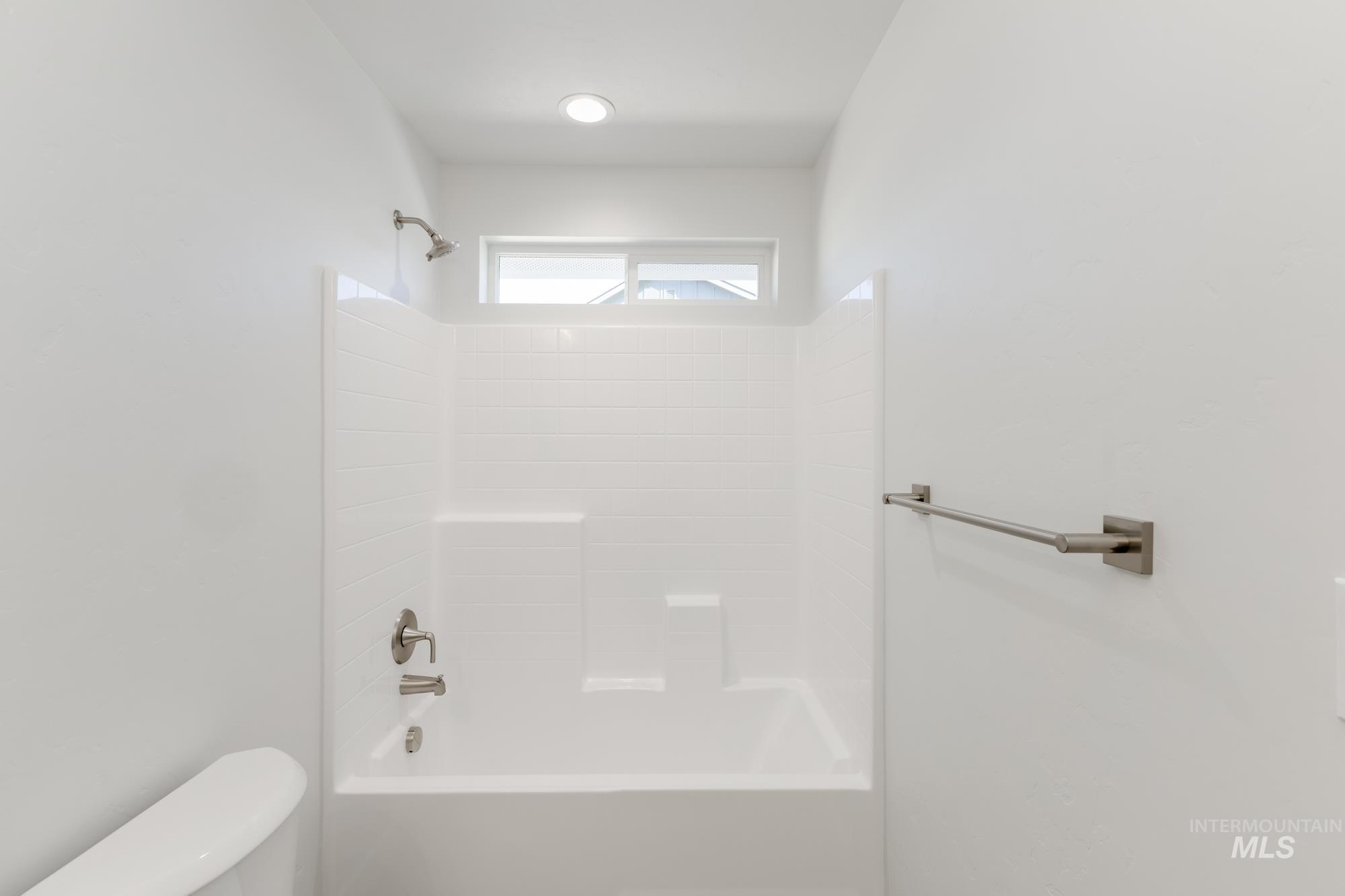 2465 N Silver Wolf Ave, Star, Idaho 83669, 4 Bedrooms, 2.5 Bathrooms, Residential For Sale, Price $484,990,MLS 98965244