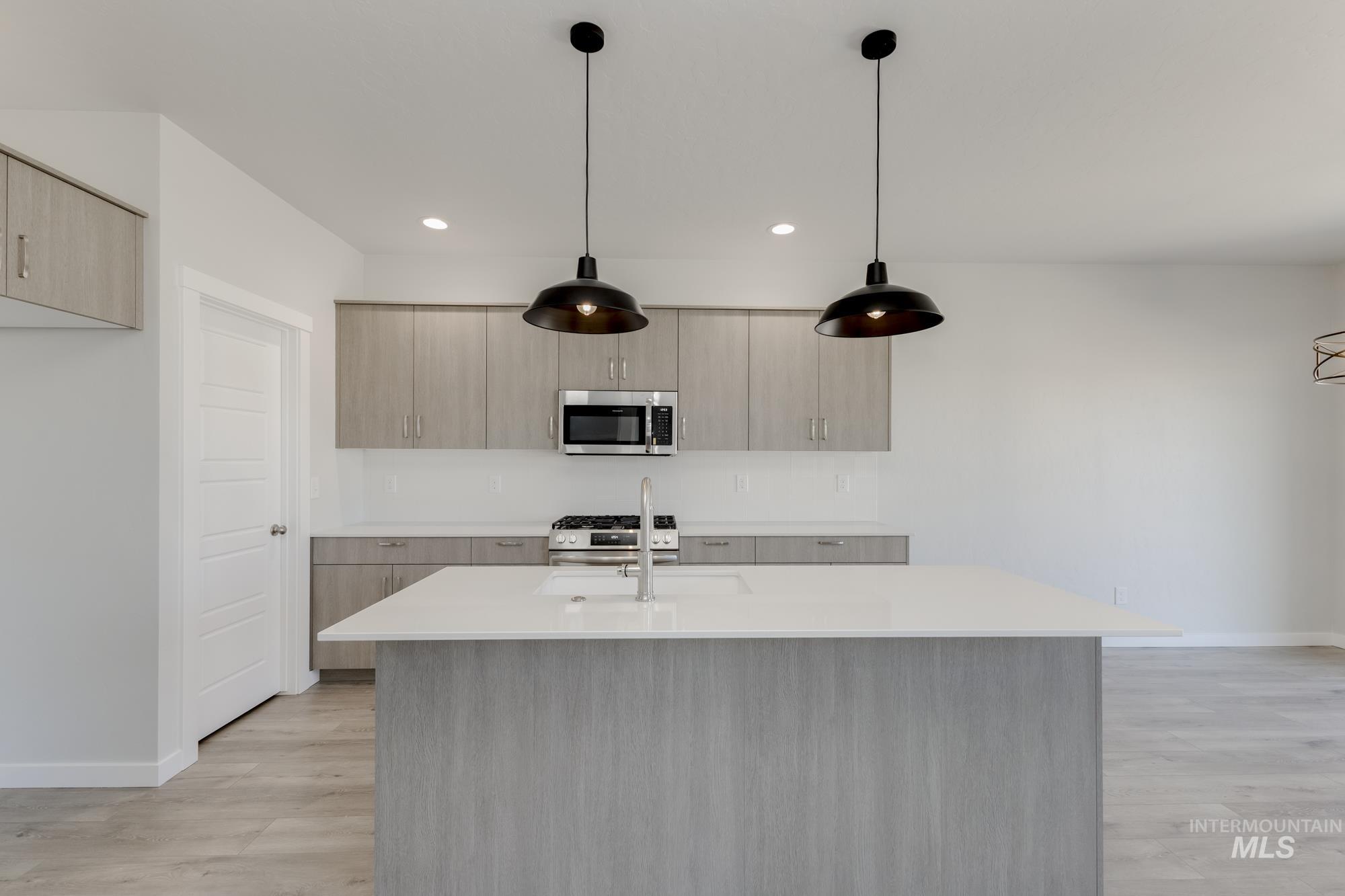 2465 N Silver Wolf Ave, Star, Idaho 83669, 4 Bedrooms, 2.5 Bathrooms, Residential For Sale, Price $484,990,MLS 98965244