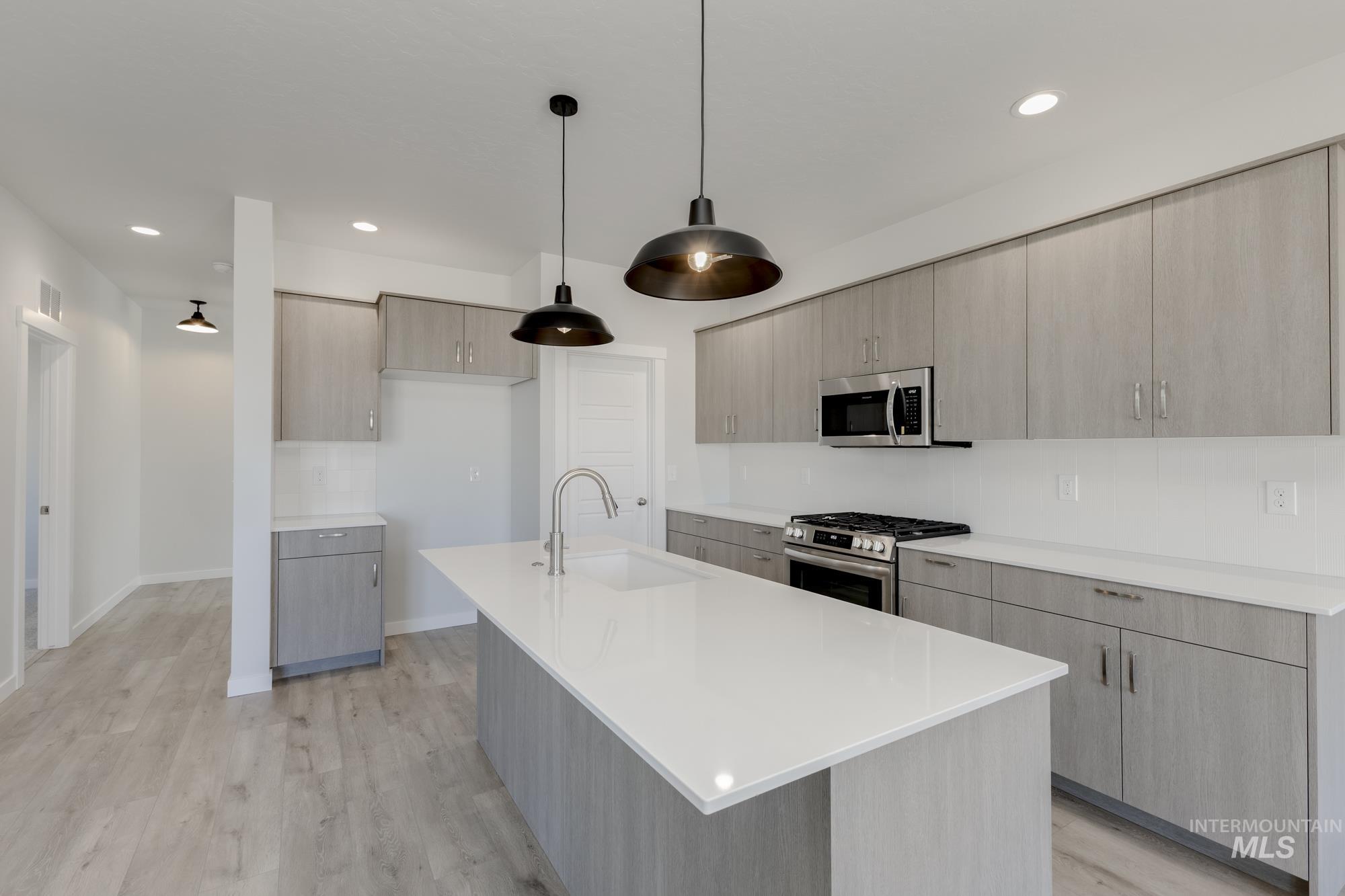 2465 N Silver Wolf Ave, Star, Idaho 83669, 4 Bedrooms, 2.5 Bathrooms, Residential For Sale, Price $484,990,MLS 98965244