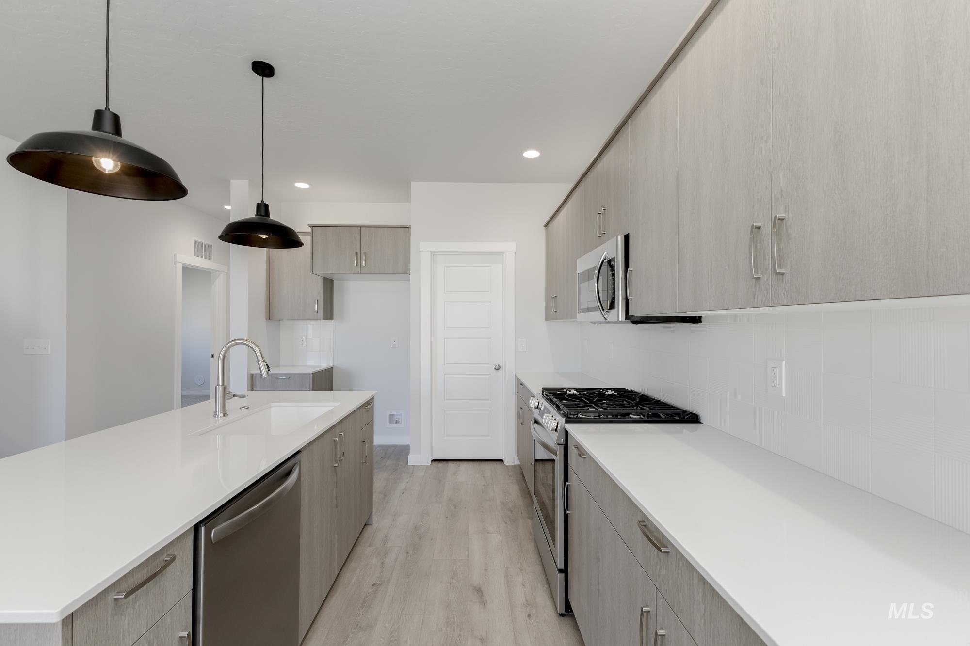 2465 N Silver Wolf Ave, Star, Idaho 83669, 4 Bedrooms, 2.5 Bathrooms, Residential For Sale, Price $484,990,MLS 98965244